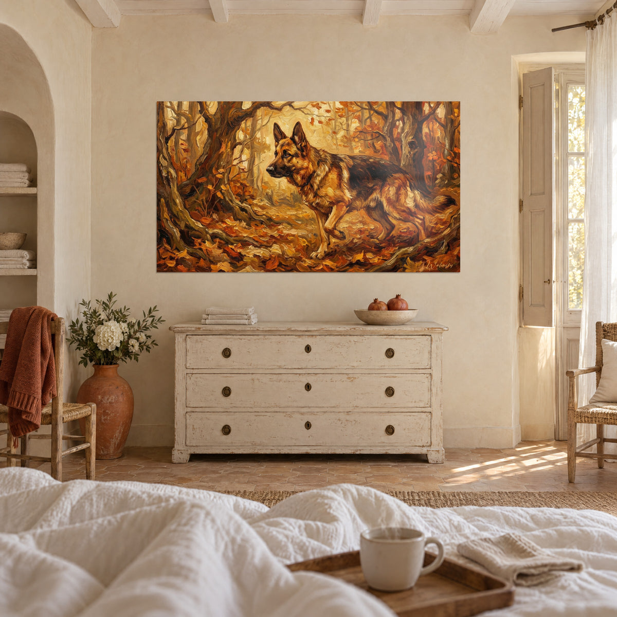 Schilderij van een vale mastiff die tussen bruine stammen en amberkleurige bladeren springt, boven een bed in een lichte slaapkamer