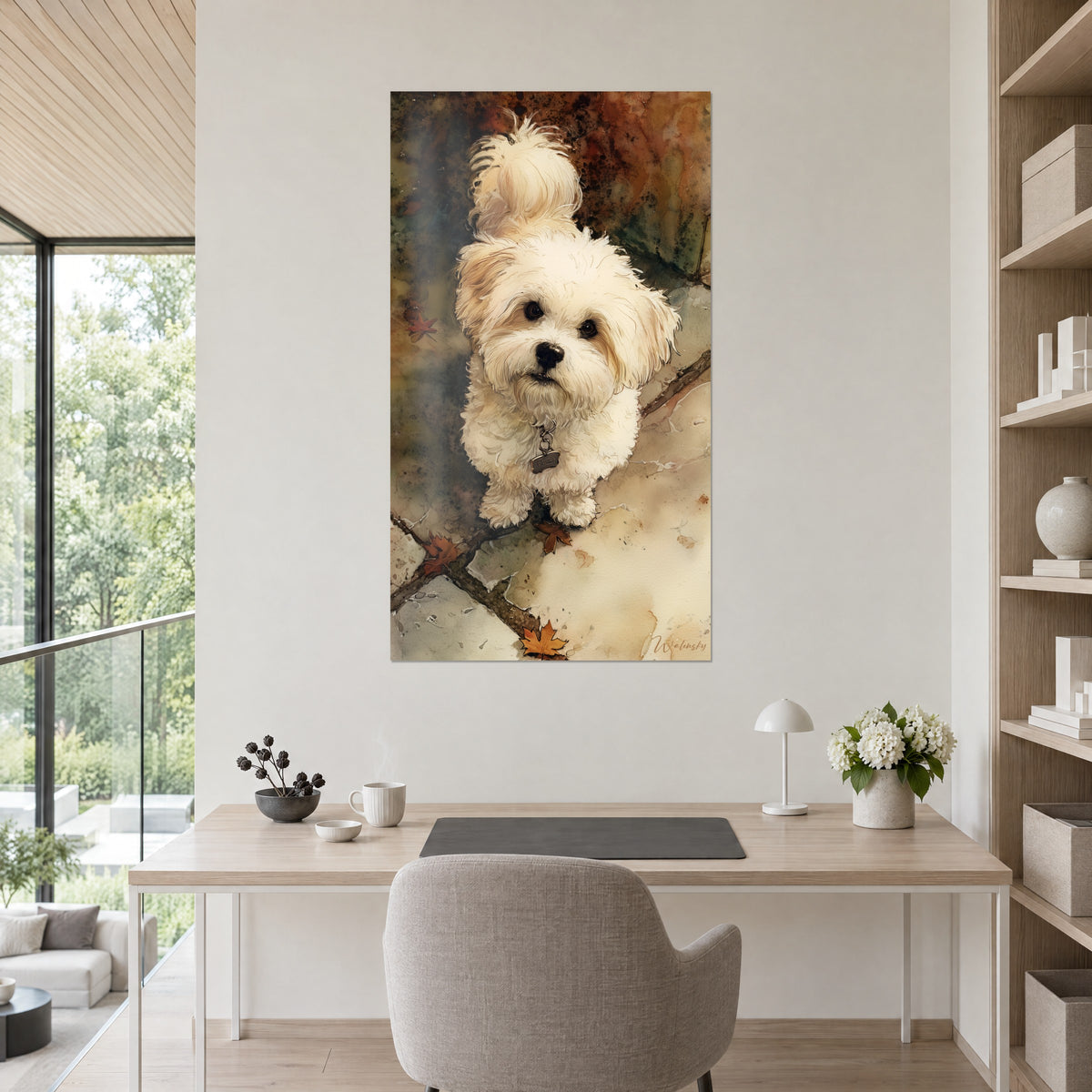 Schilderij hond met lang licht haar en botmedaillon, grijsgroene klinkers met oker vlekken, boven een bureau van licht hout