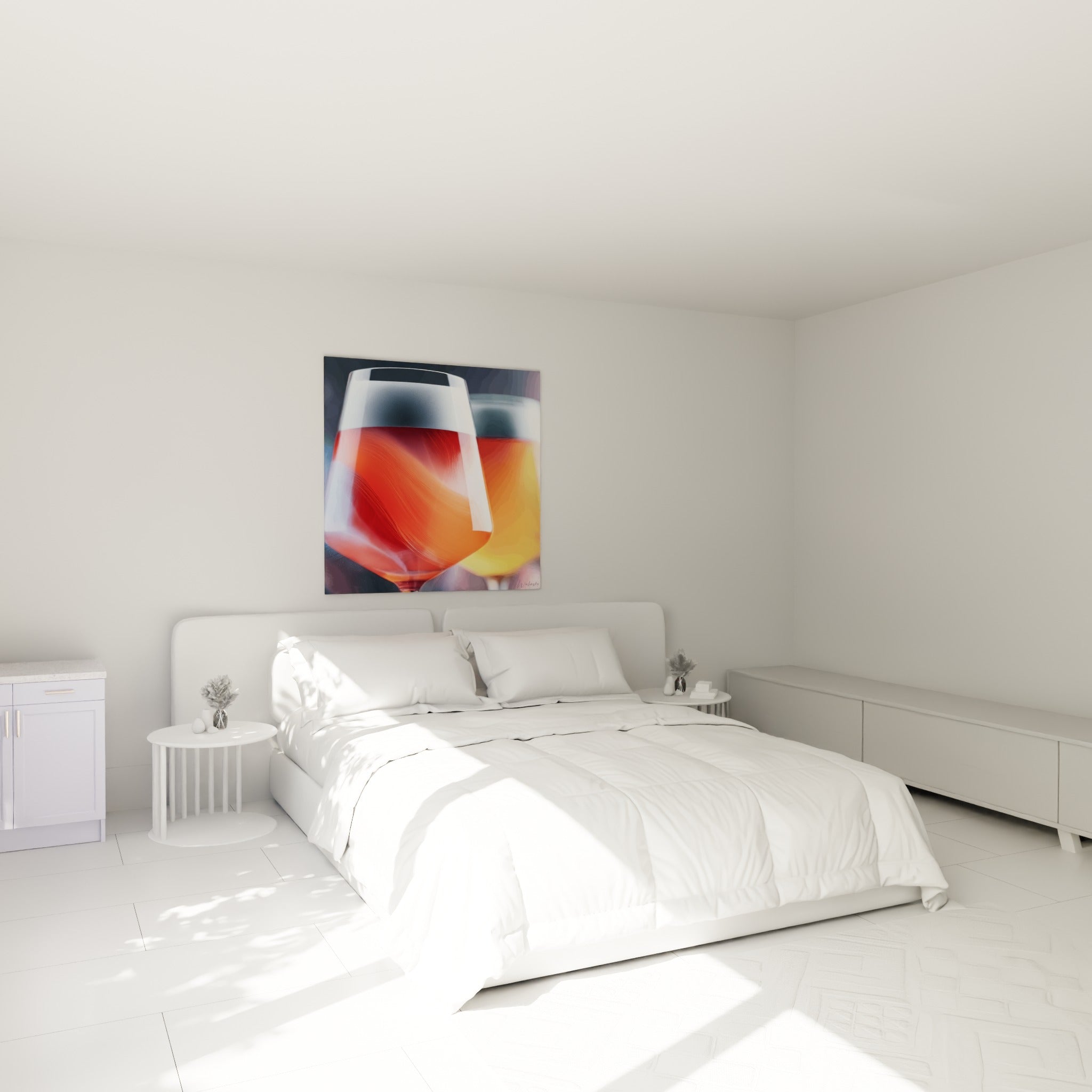 Verres de bière ambrée aux reflets dorés et rouges, accrochés au-dessus d'un lit dans une chambre claire