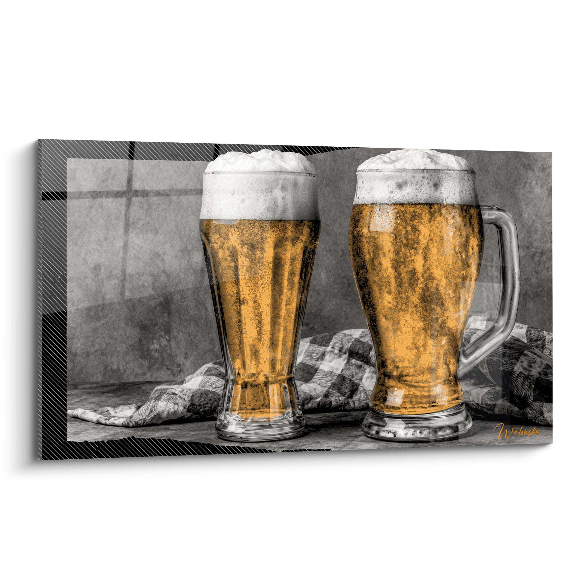 Deux verres de bière ambrée et mousse blanche sur fond gris anthracite texturé