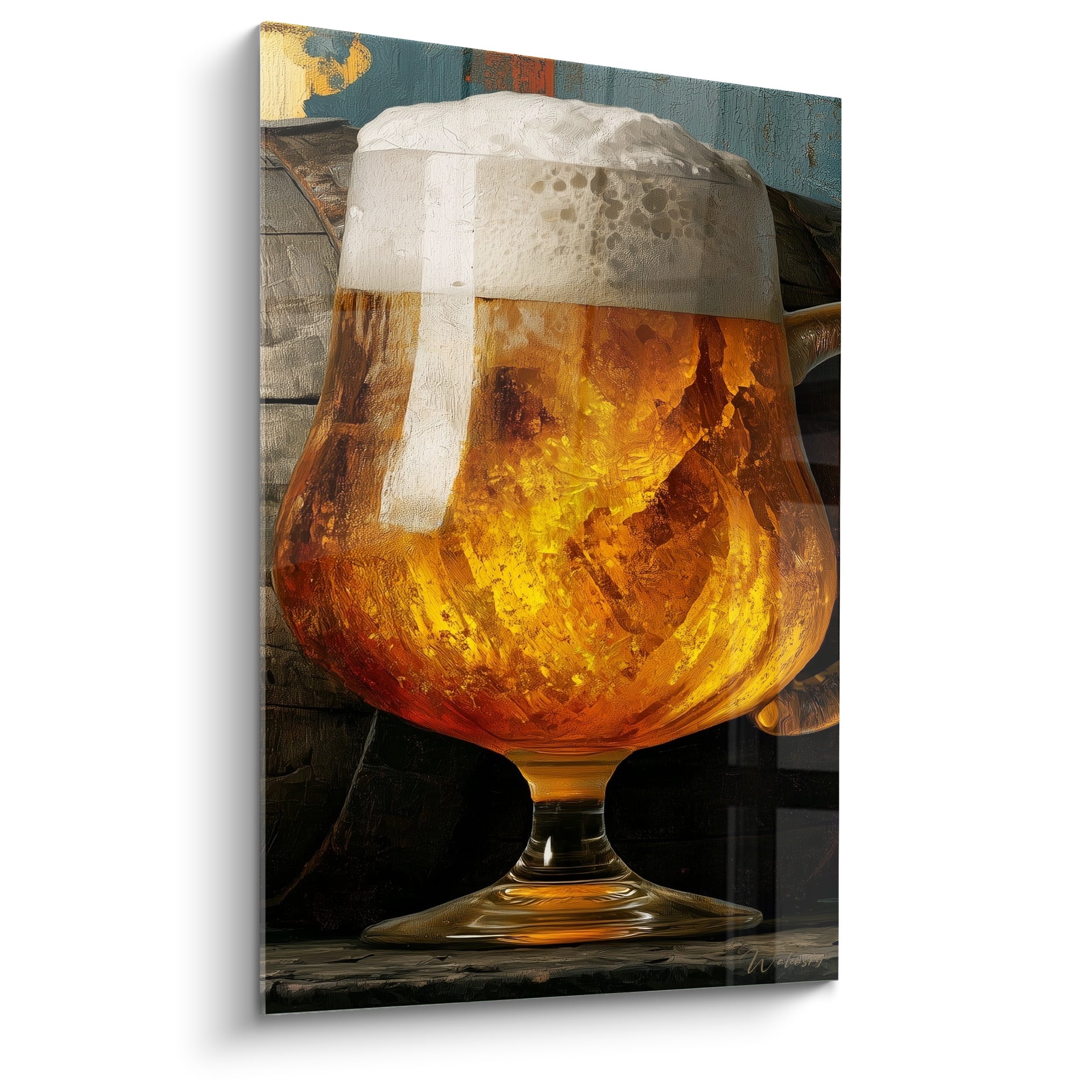 Verre à pied bière ambrée et mousse blanche épaisse sur fond bois bleu pétrole peint