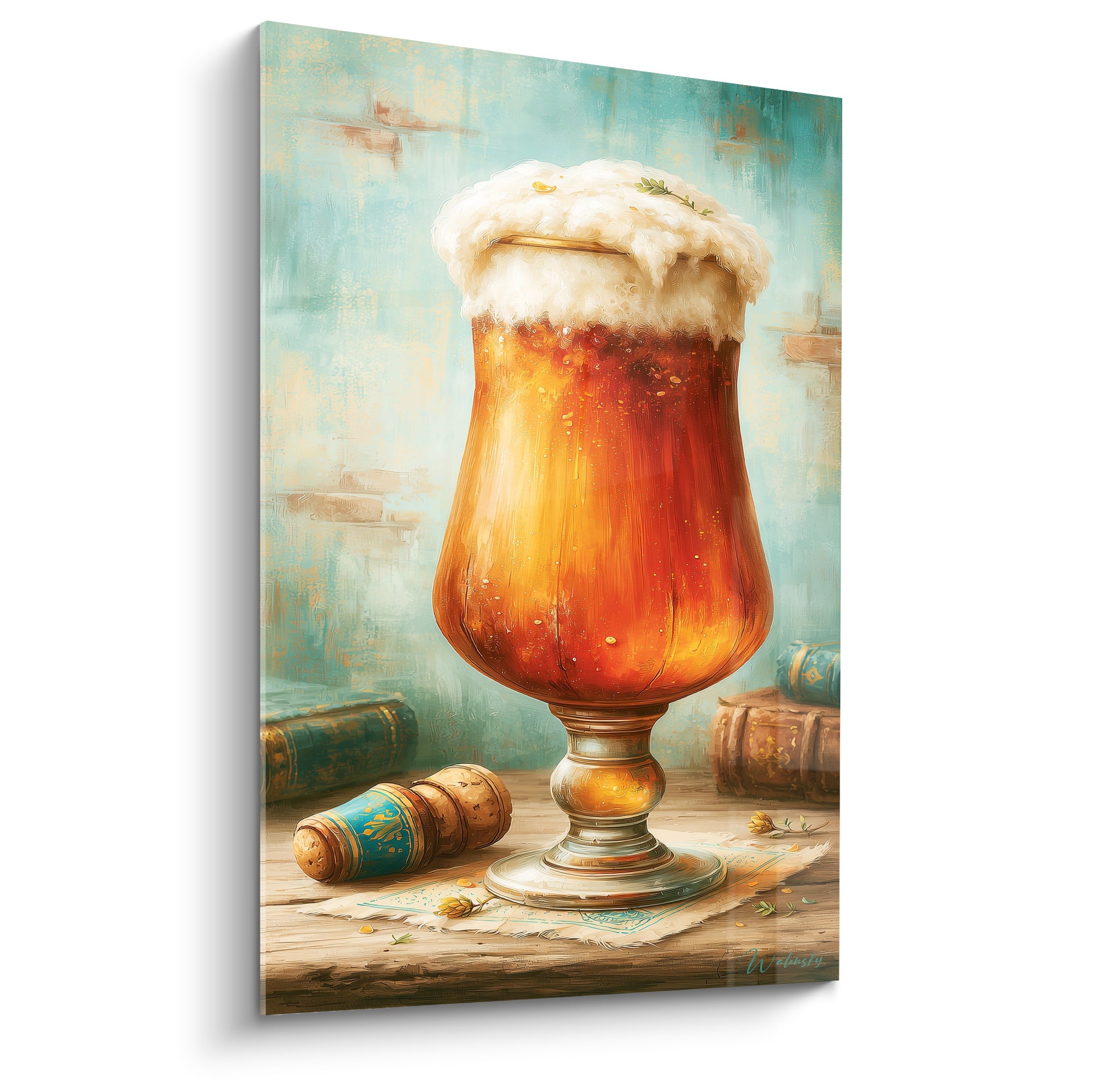 Verre à bière ambré et mousse blanche débordante peint sur fond turquoise patiné