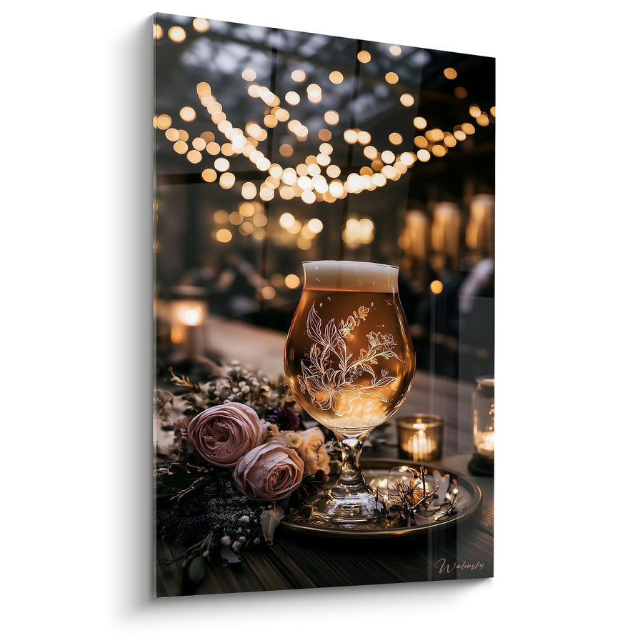 Tableau Verre à bière ambré fleurs roses guirlandes lumineuses - Soirée dorée - Edition Bière