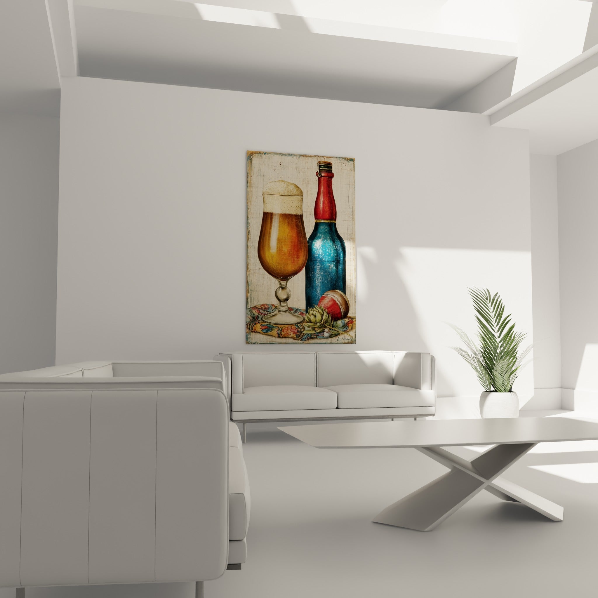 Composition ambrée et bleu marine avec artichaut vert accrochée au-dessus d'un canapé dans un salon lumineux