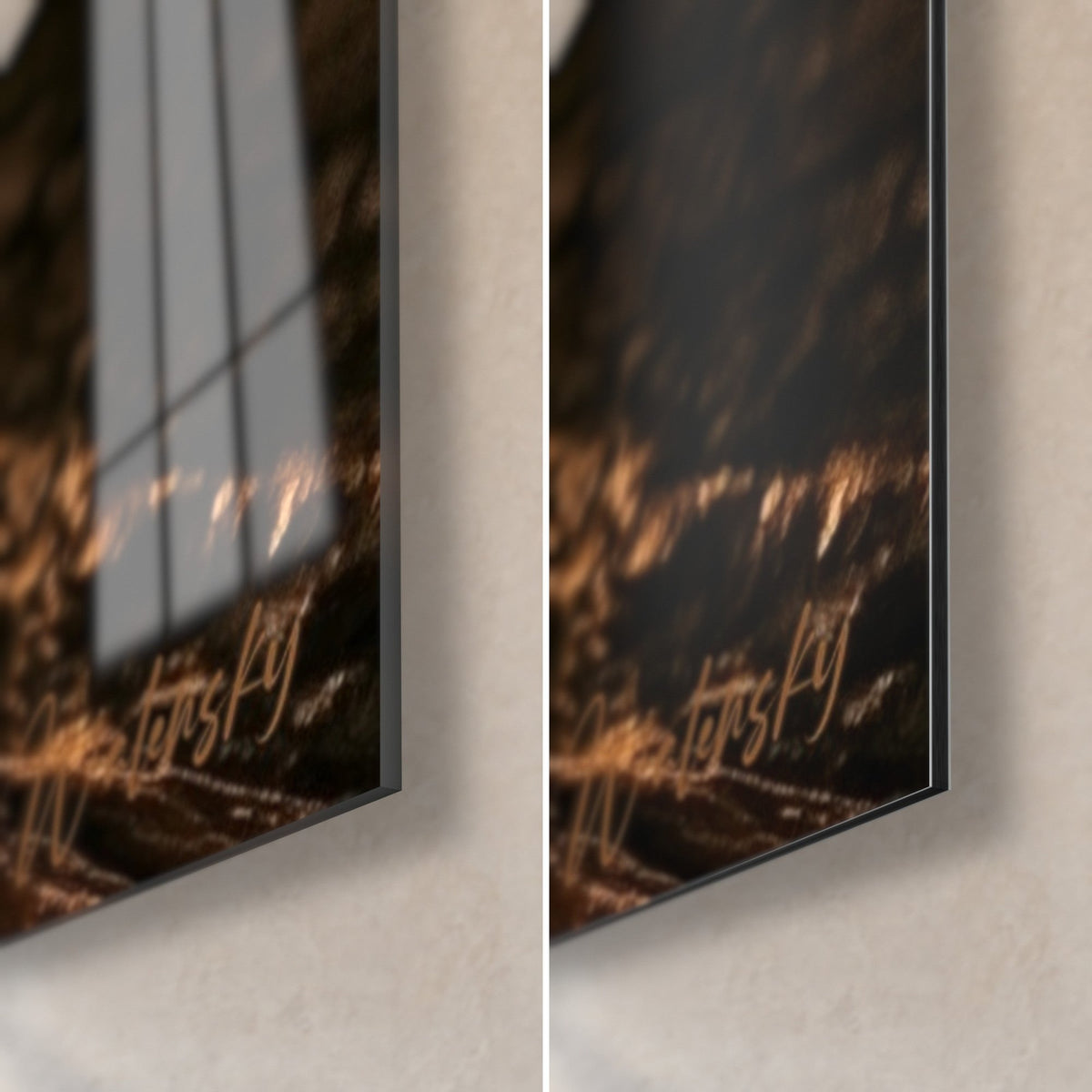 Quadro mezza pinta di birra ambrata, angolo in basso a destra: bicchiere lucido con riflessi a sinistra, alluminio Dibond nero opaco a destra