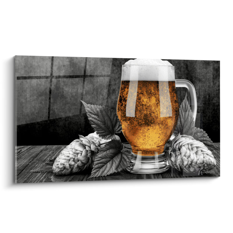 Tableau Chope ambrée et grise entourée de cônes de houblon - Table en bois - Edition Bière