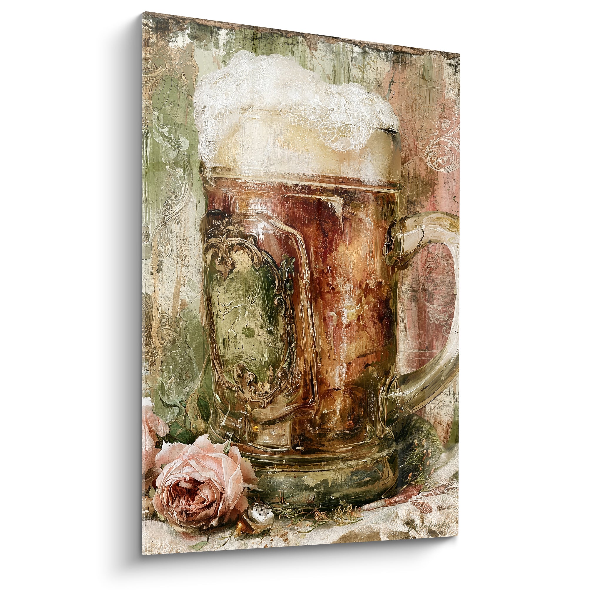 Chope de bière ambrée à la mousse blanche, roses roses et fond patiné vert sauge et rose