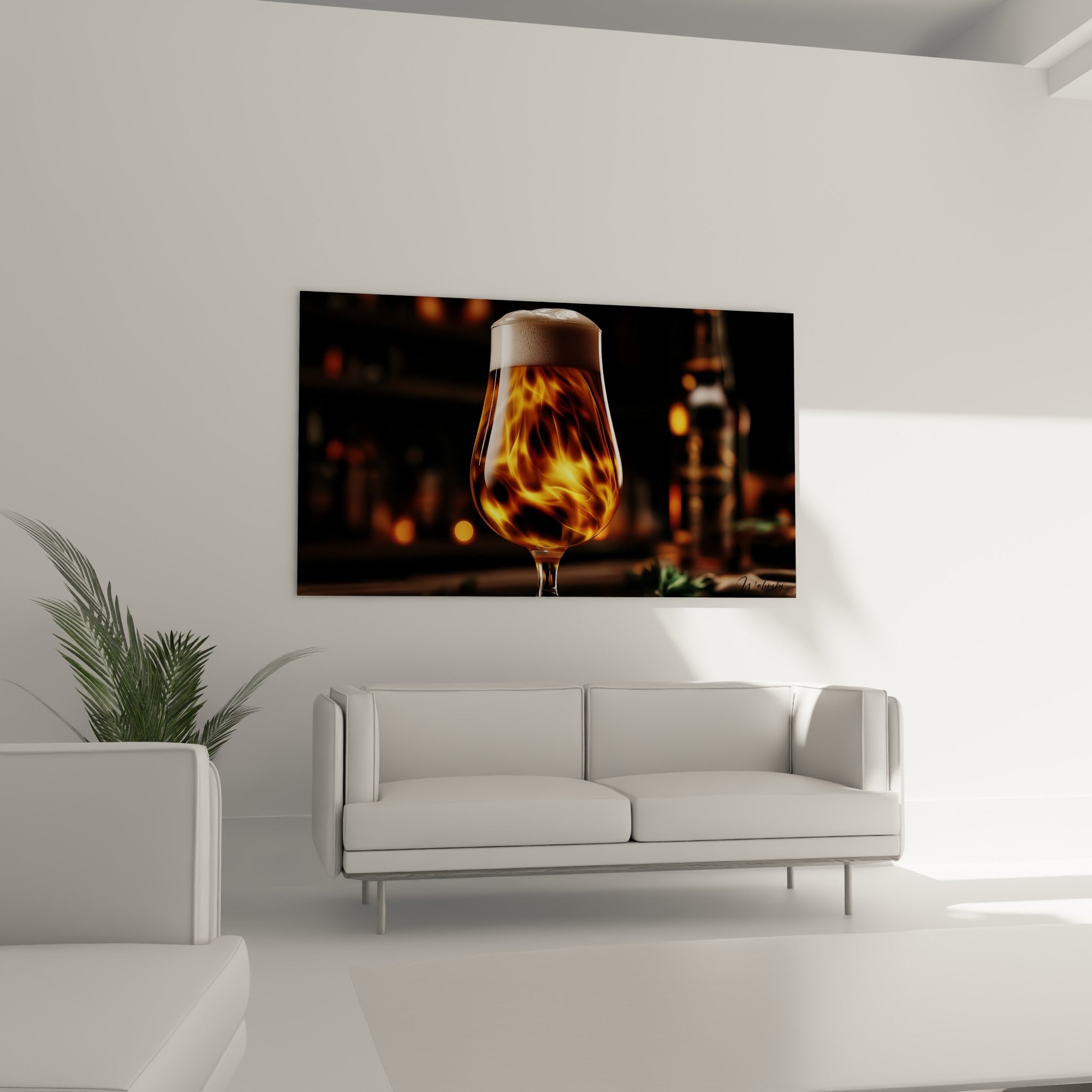 Reflets fauves et noirs dans un verre de bière enflammé, au-dessus d'un canapé dans un salon lumineux