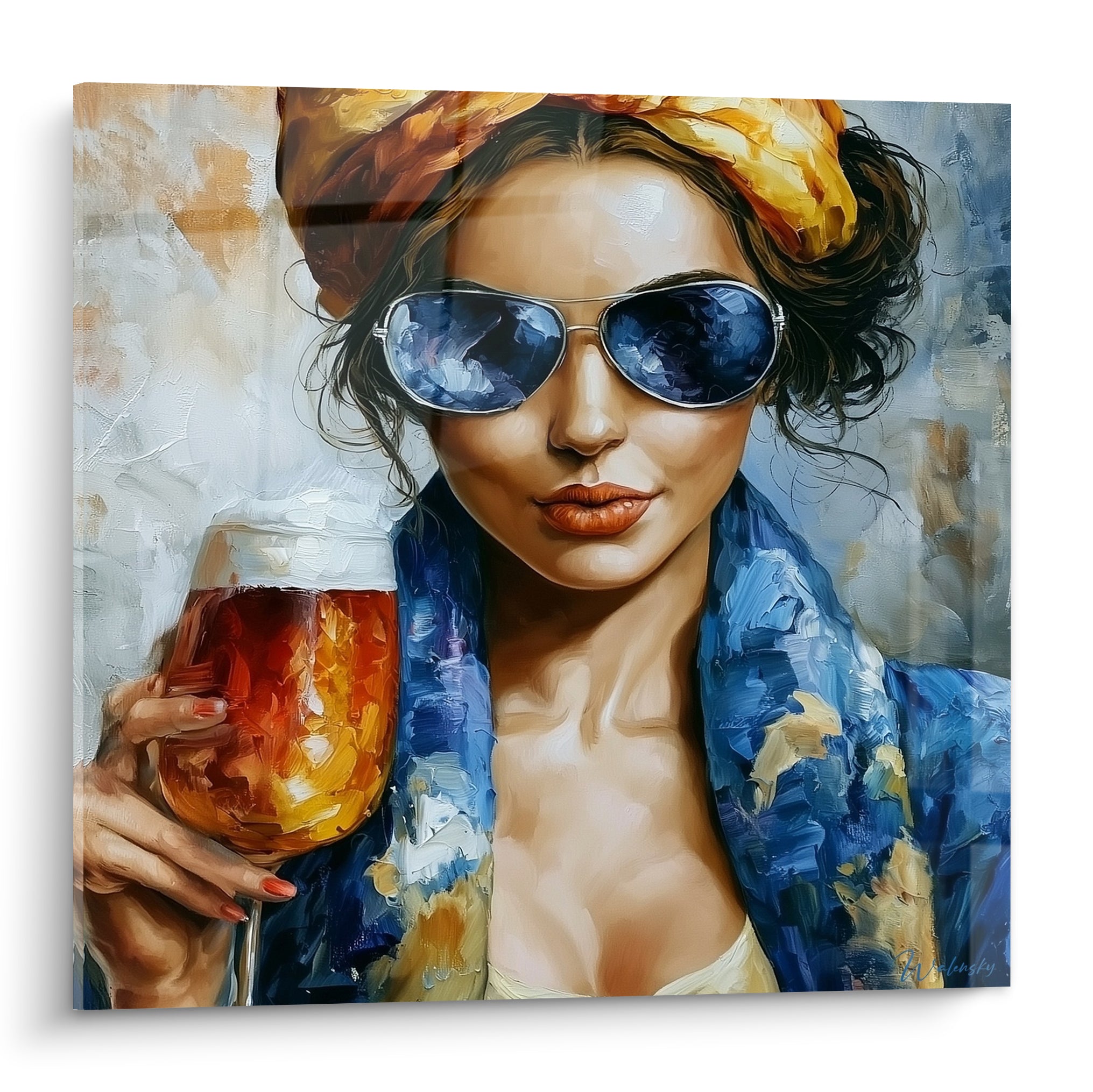 Femme aux lunettes fumées et turban doré tenant une bière ambrée, style peinture esquissée