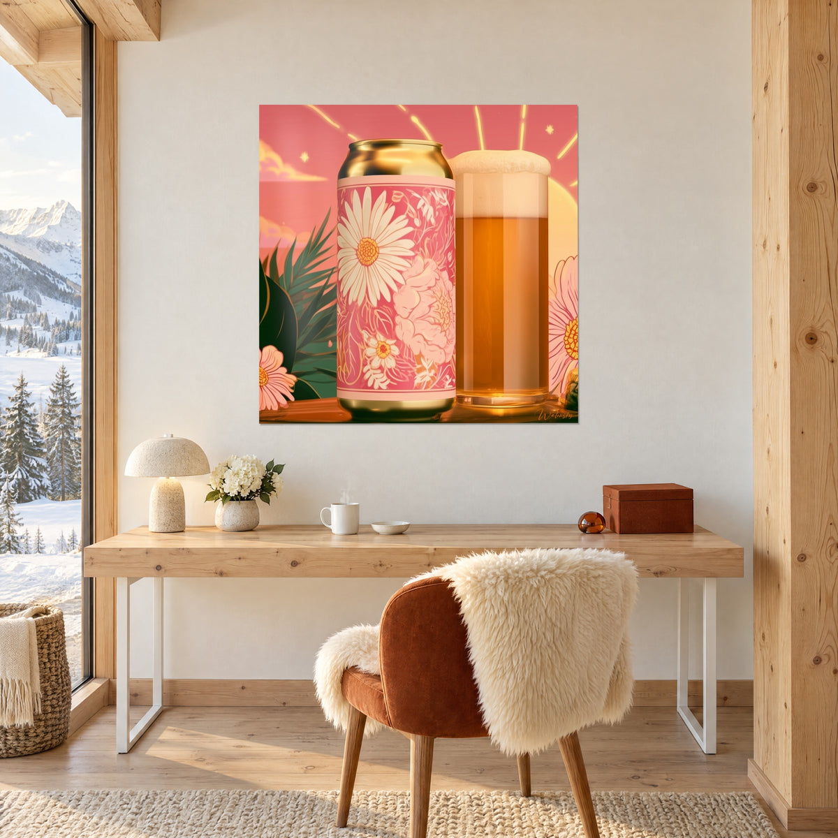 Cuadro vaso de cerveza rubia con espuma cremosa, lata dorada con flores rosas, sol pálido radiante, pared blanca sobre un escritorio de madera