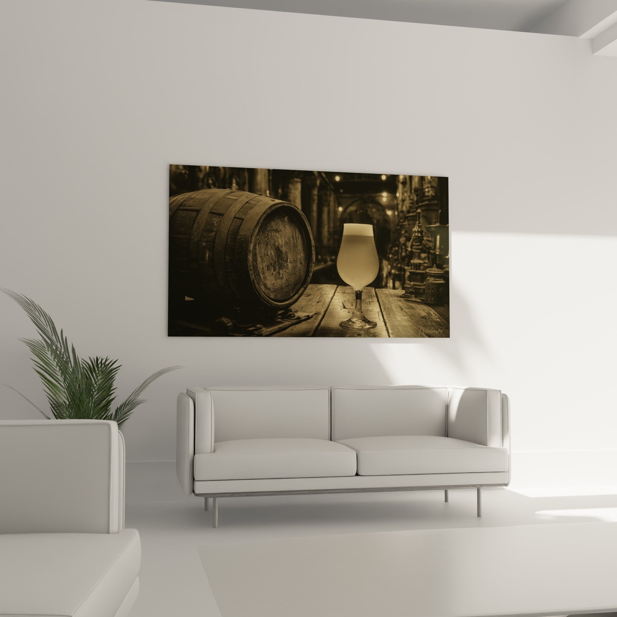Fût de bois brun et bière dorée mousseuse au-dessus d'un canapé dans un salon lumineux