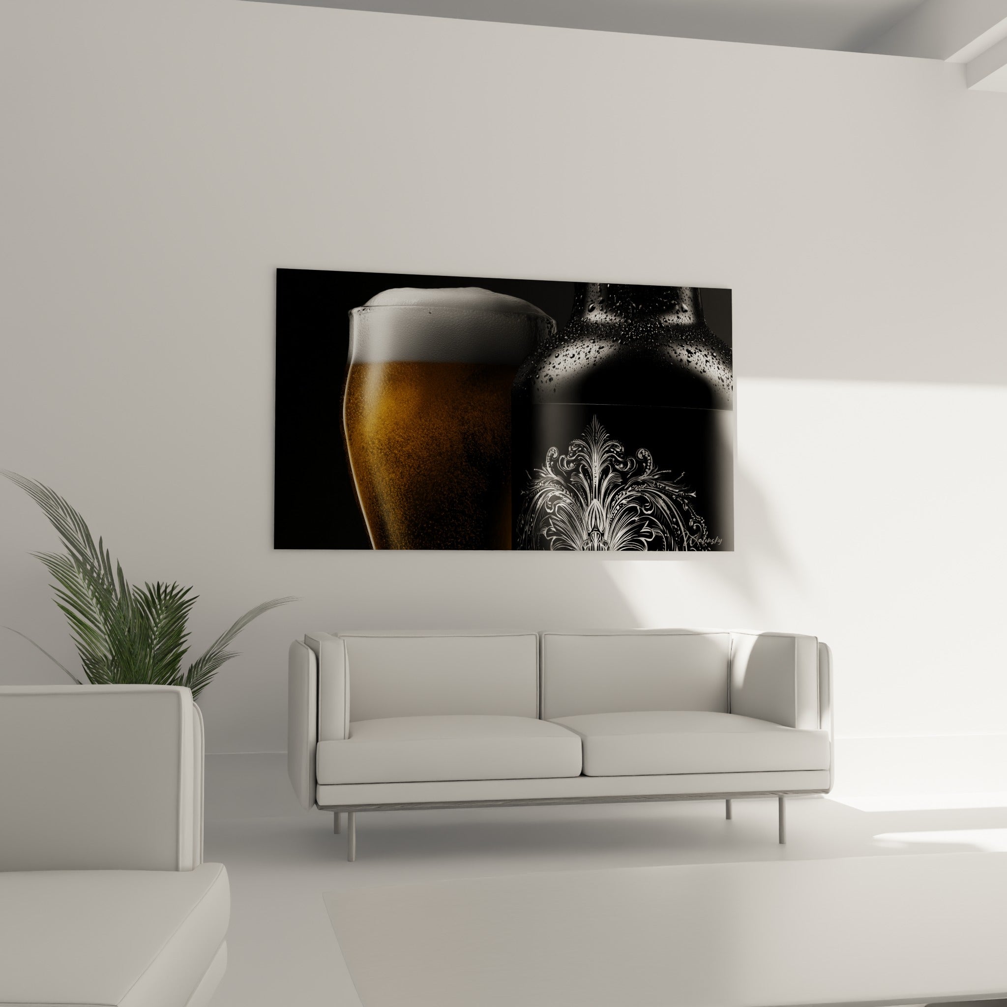 Bouteille noire ornée de motifs blancs près d'un verre doré, au-dessus d'un canapé dans un salon lumineux