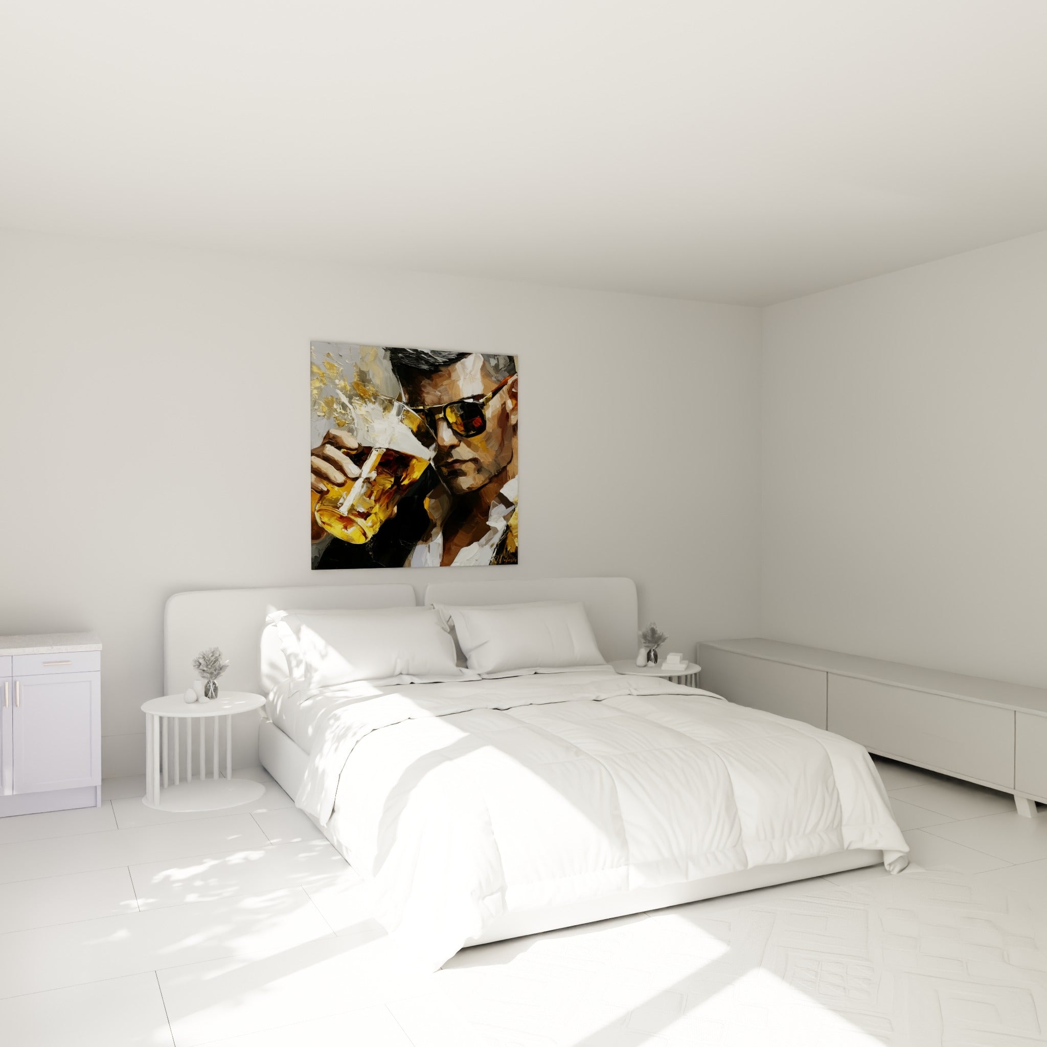 Portrait masculin buvant une bière dorée au couteau, accroché au-dessus d'un lit dans une chambre claire