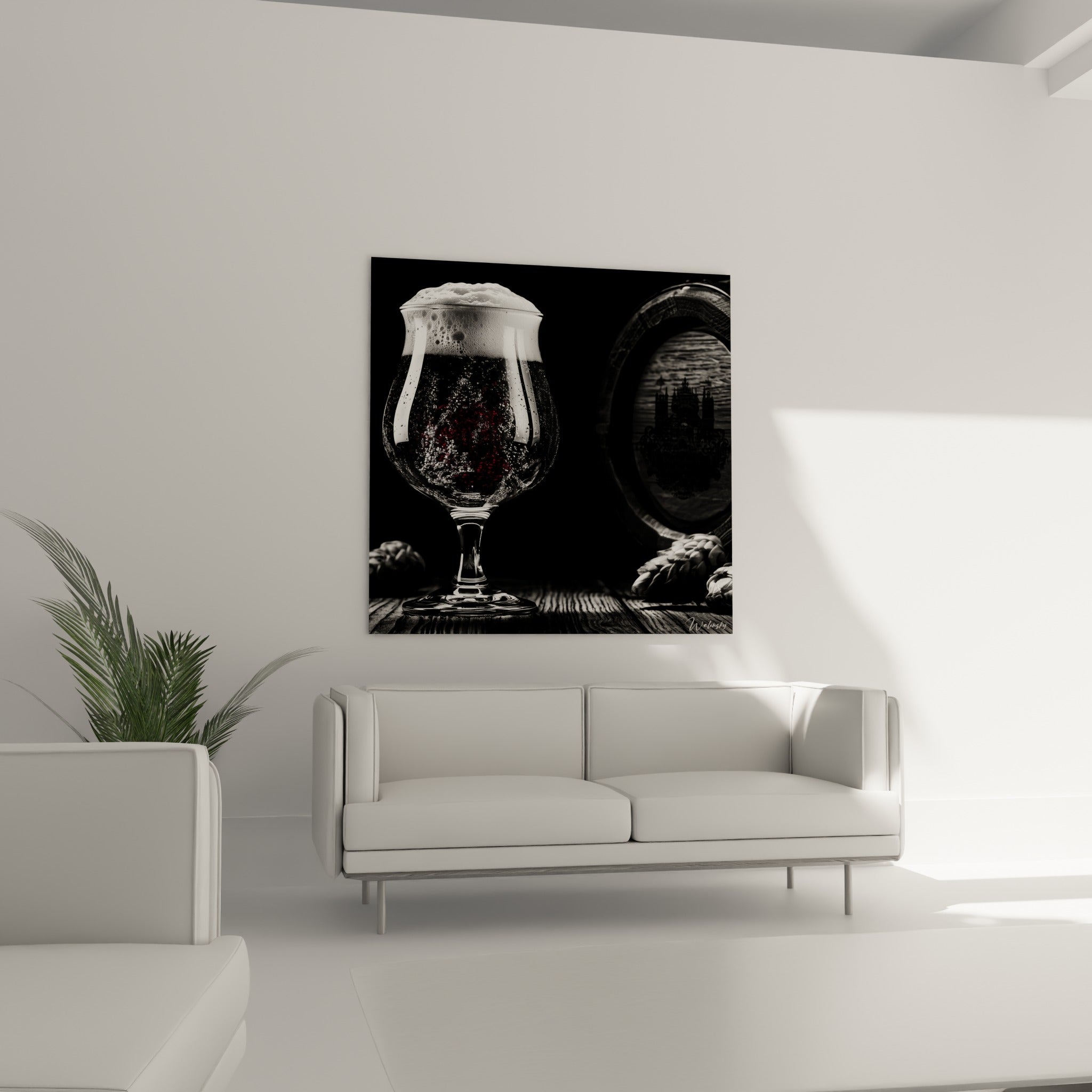 Bière mousseuse en noir et blanc avec reflets rouge sombre au-dessus d'un canapé dans un salon lumineux