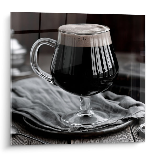 Cuadro de Vidrio sobre Pie Negro y Gris Musgo Grueso - Pausa Nocturna Abrigada - Edición Cerveza