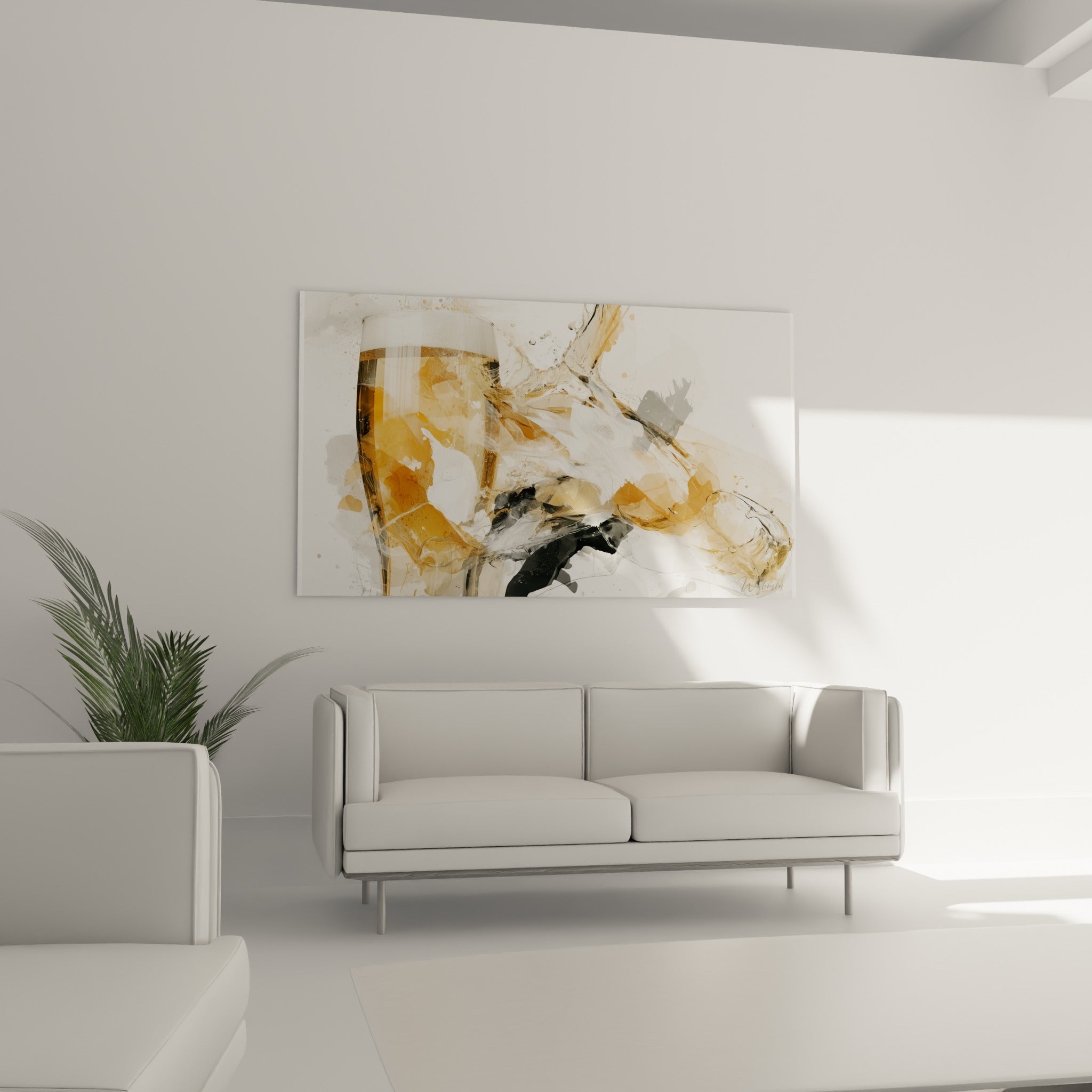 Liquide ambré et taches anthracite composant ce tableau bière au-dessus d'un canapé dans un salon lumineux