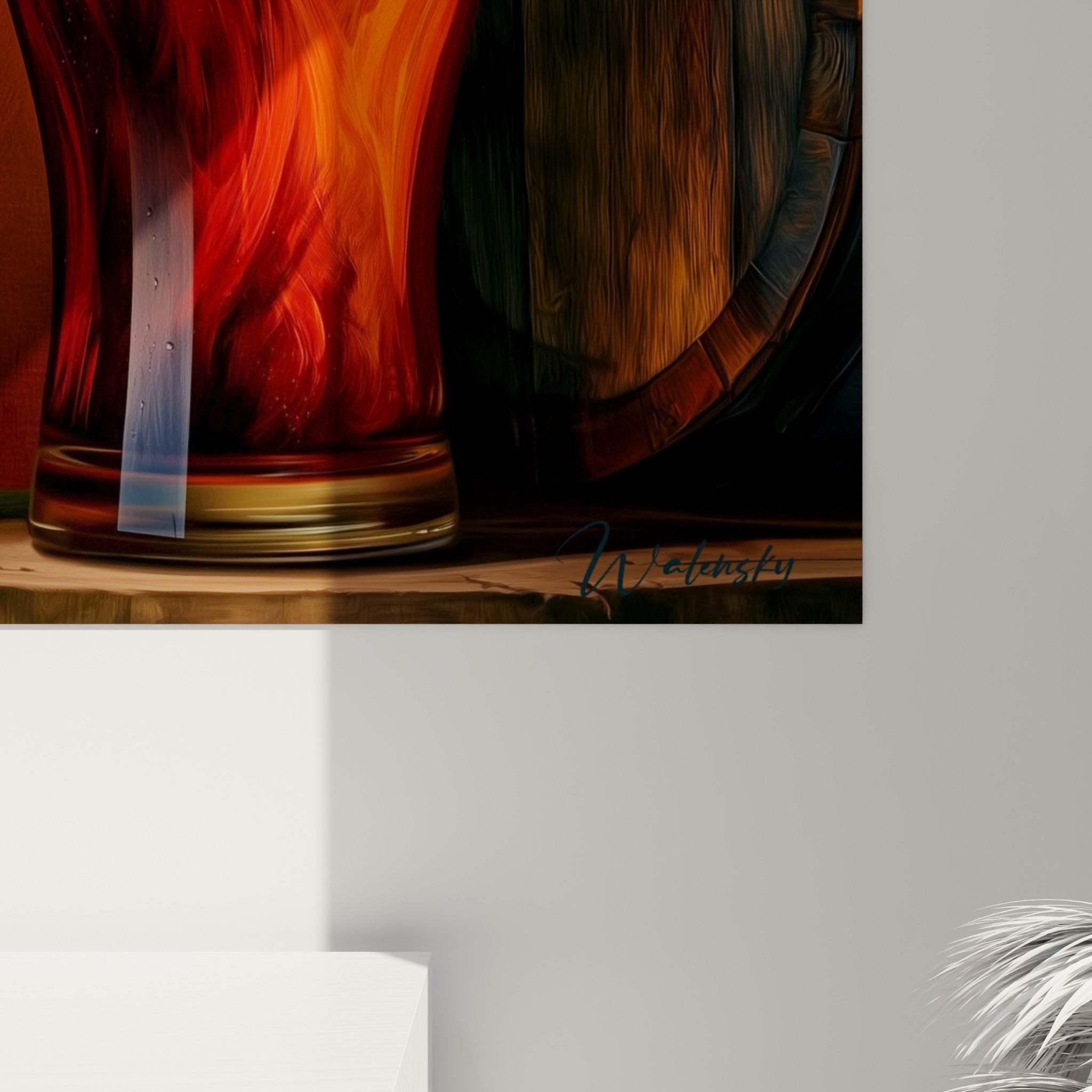 Empâtements de peinture orange et rouille visibles près du verre de bière ambrée accroché