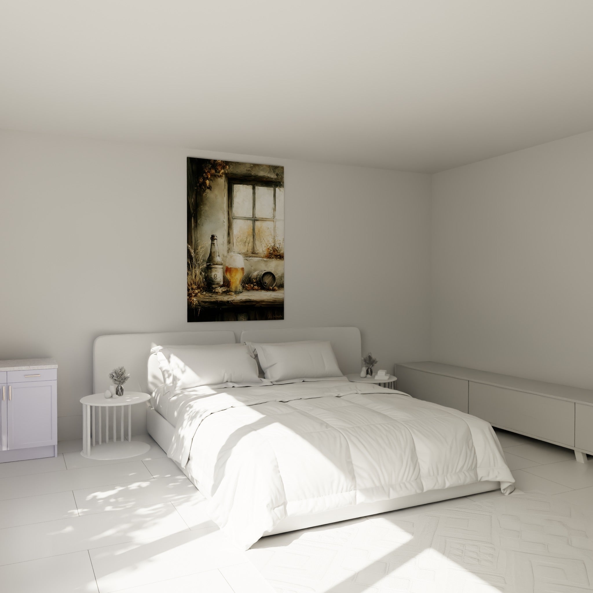 Verre de bière doré et tonneau anthracite au-dessus d'un lit dans une chambre claire