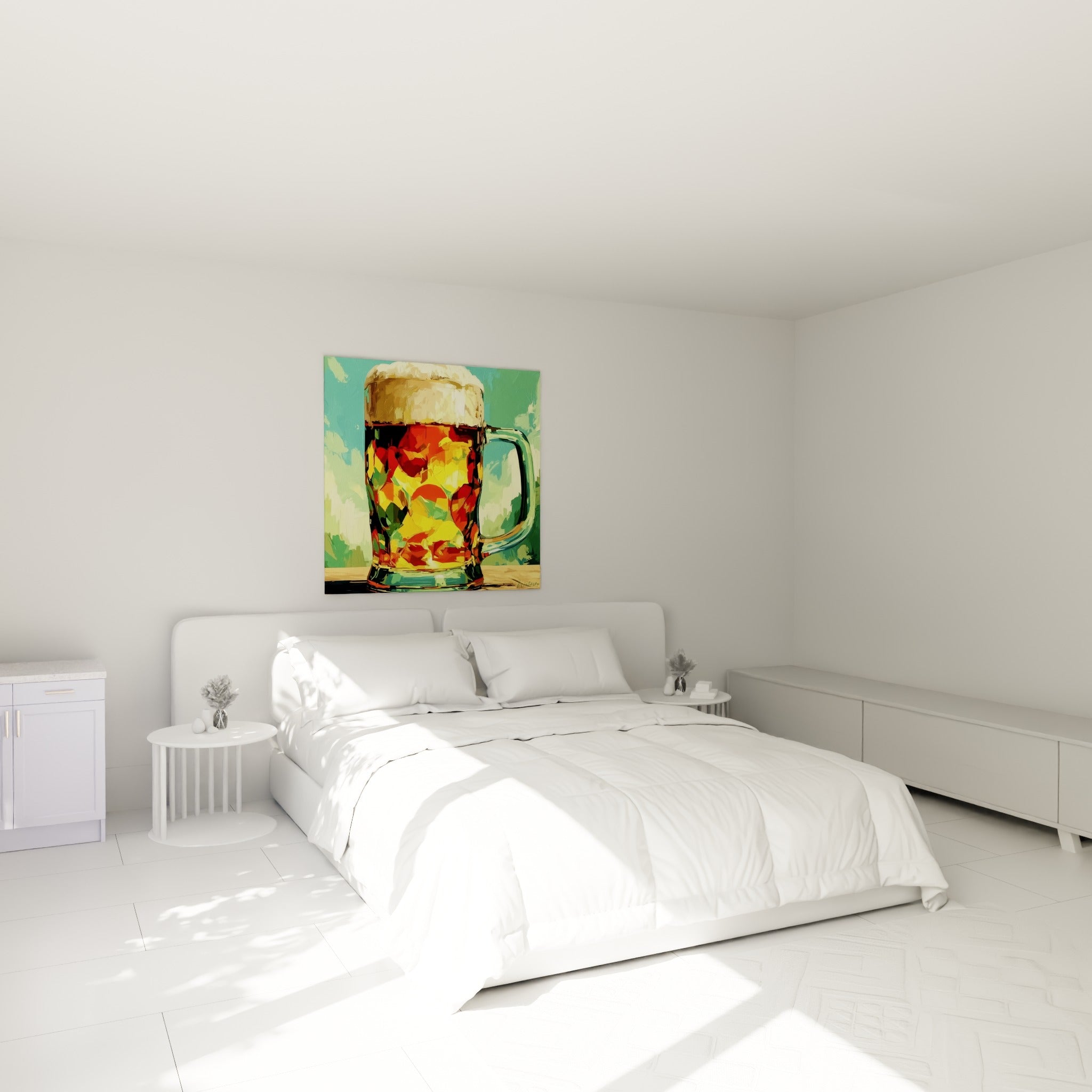 Verre débordant de mousse orange et fauve au-dessus d'un lit dans une chambre claire