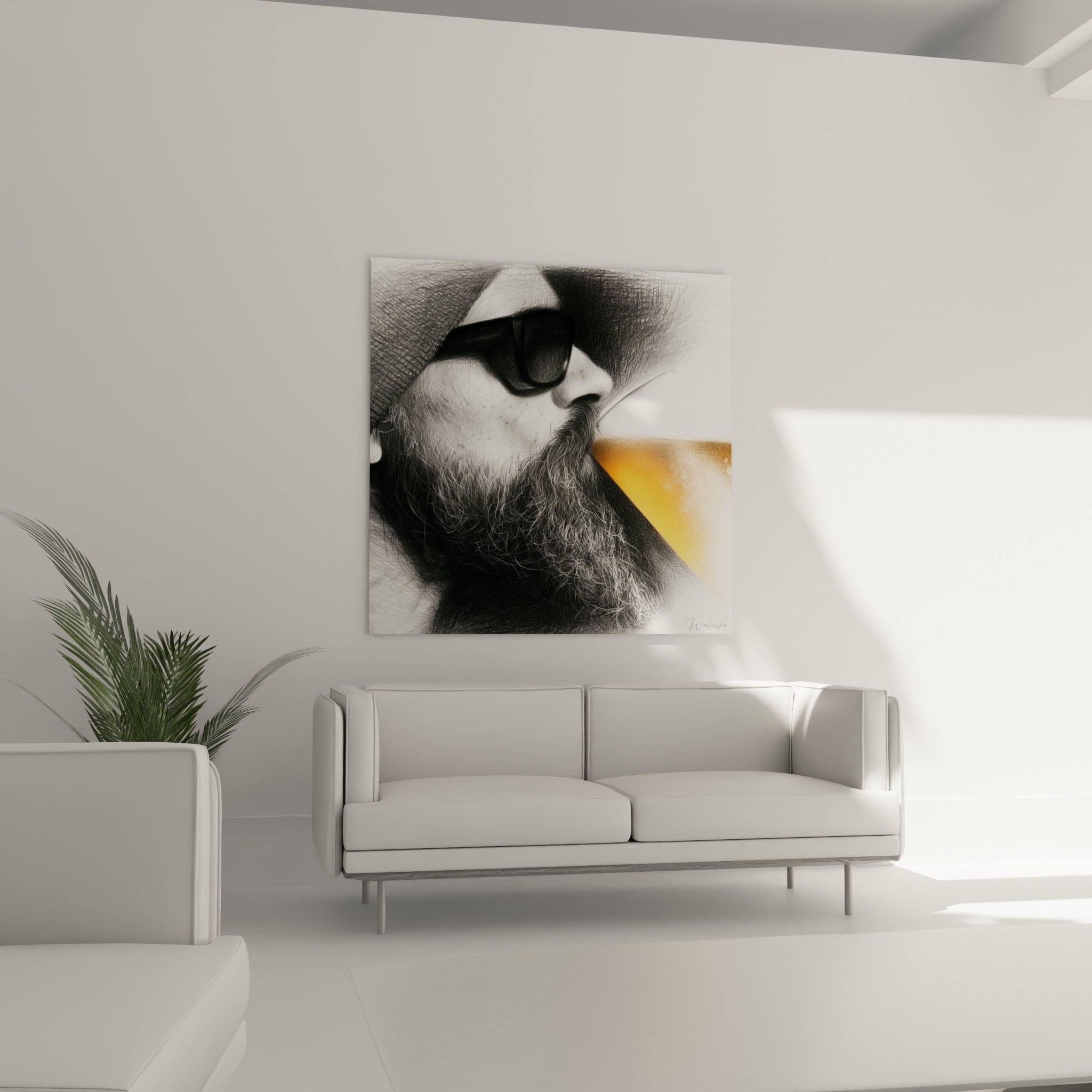 Portrait d'homme à lunettes noires sirotant une bière ambrée, suspendu au-dessus d'un canapé dans un salon lumineux