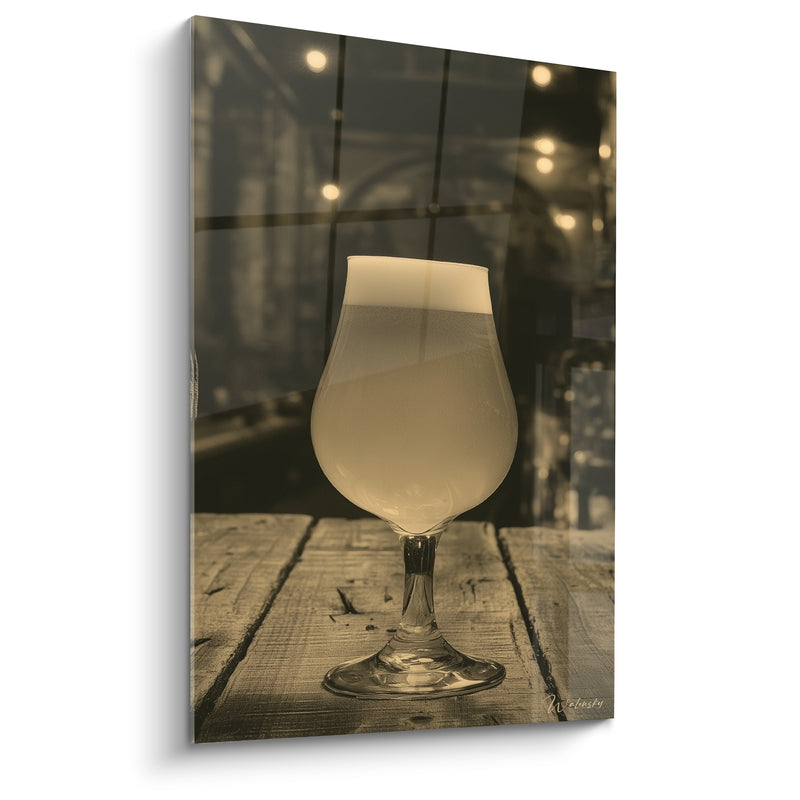 Tableau Verre à pied sépia et doré sur bois brut - Lumières floues d'atelier - Edition Bière