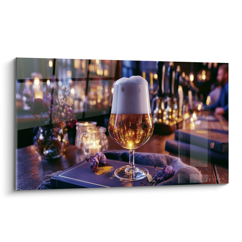 Tableau Verre ambré et doré près d'un livre - Bougies et fleurs séchées - Edition Bière