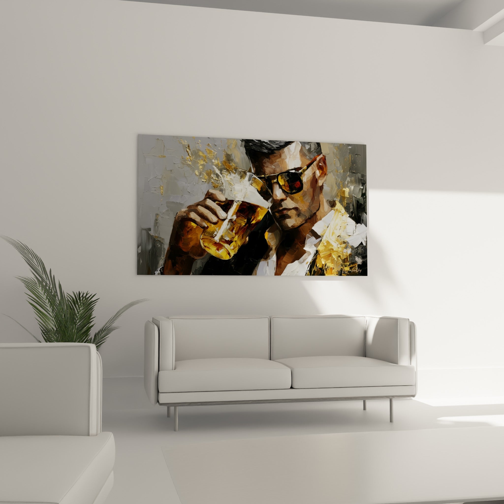 Personnage buvant une bière blonde éclatante, reflets dorés dans les lunettes, au-dessus d'un canapé dans un salon lumineux
