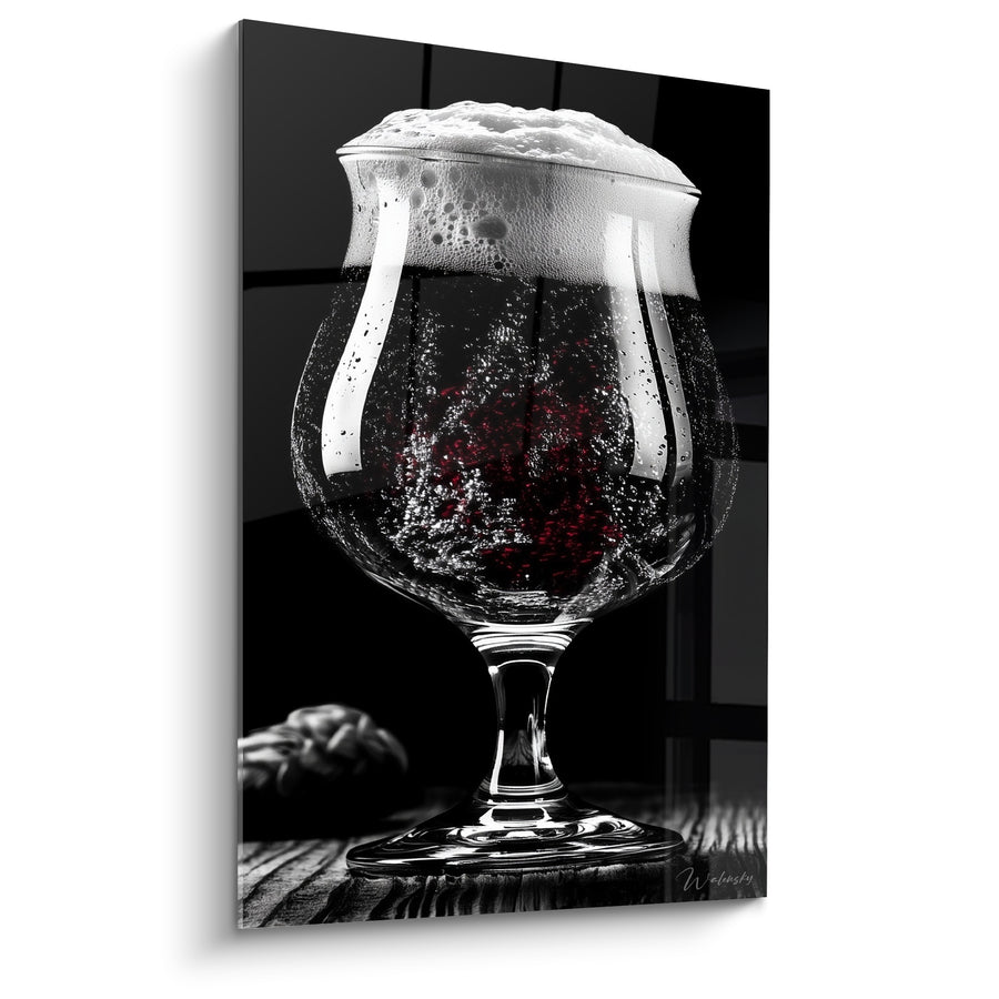 Tableau Verre ballon noir et blanc aux reflets pourpres - Cône de houblon flou - Edition Bière