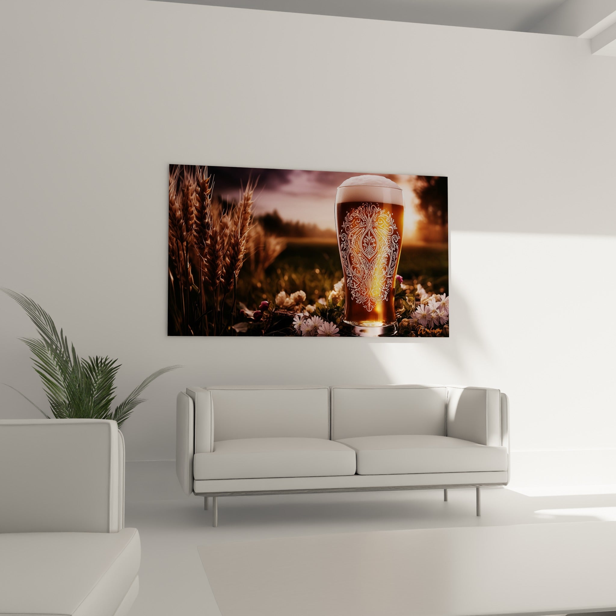 Verre orné de bière dorée entouré de fleurs blanches, accroché au-dessus d'un canapé dans un salon lumineux