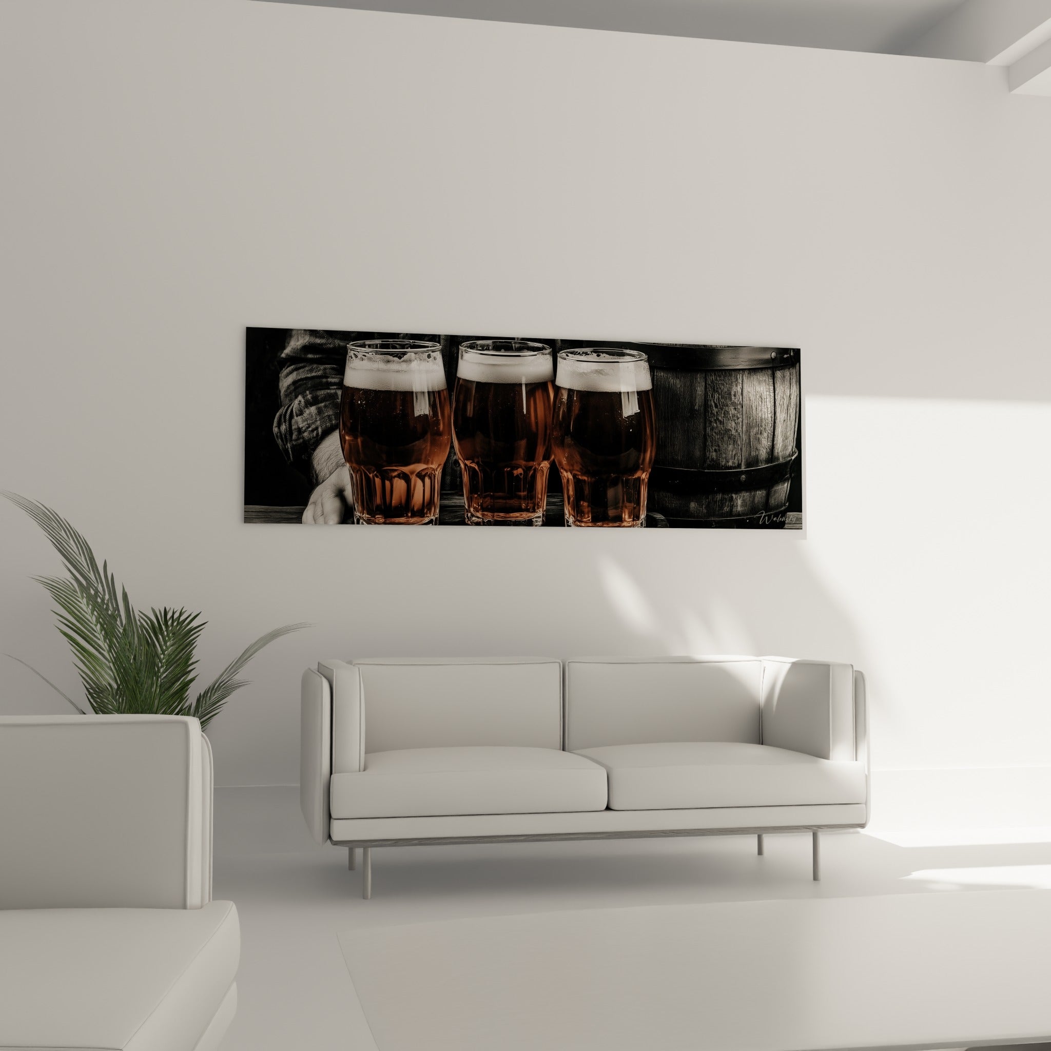 Verres de bière dorée et tonneau anthracite disposés au-dessus d'un canapé dans un salon lumineux