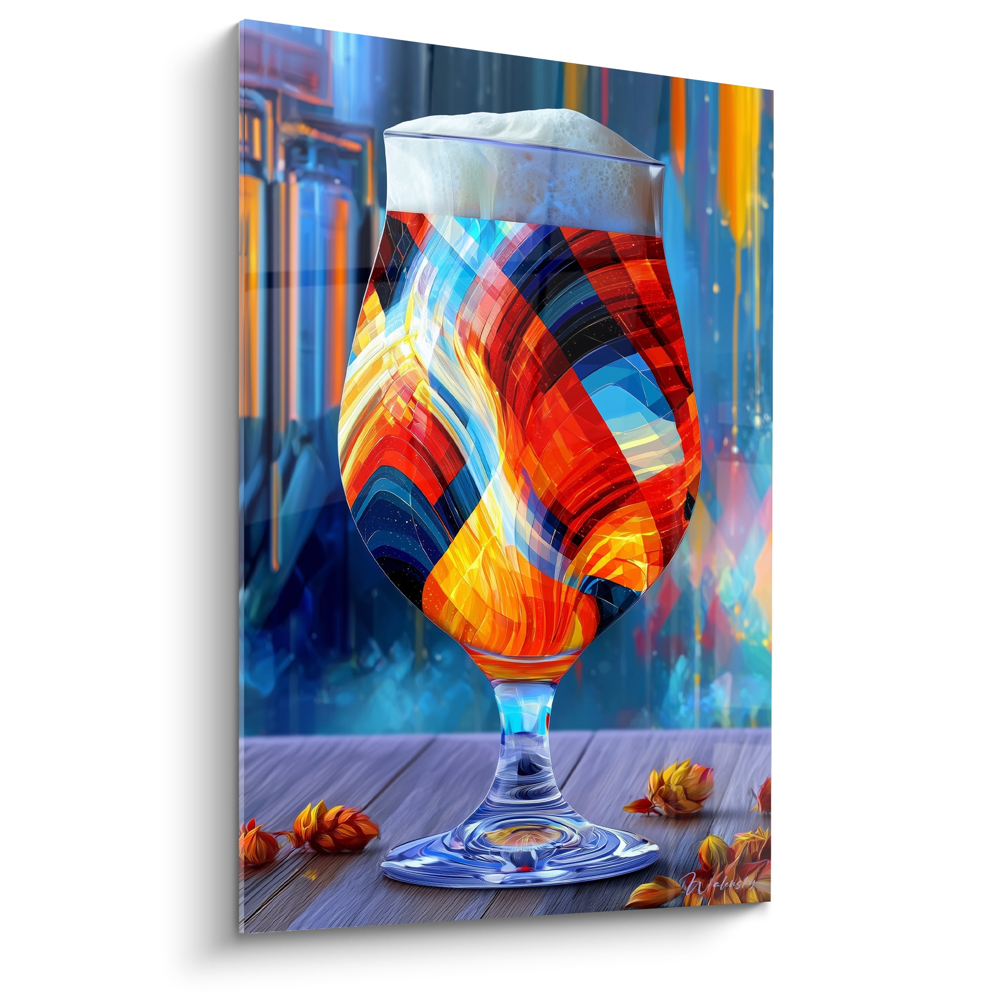Verre de bière vitrail orange et bleu marine, mousse blanche débordante en gros plan