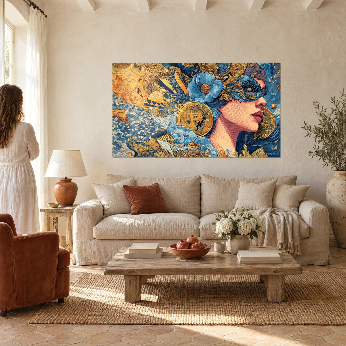 Tableau portrait masqué aux pièces bitcoin dorées et fleur bleue, couple de dos, au-dessus d'un canapé dans un salon lumineux