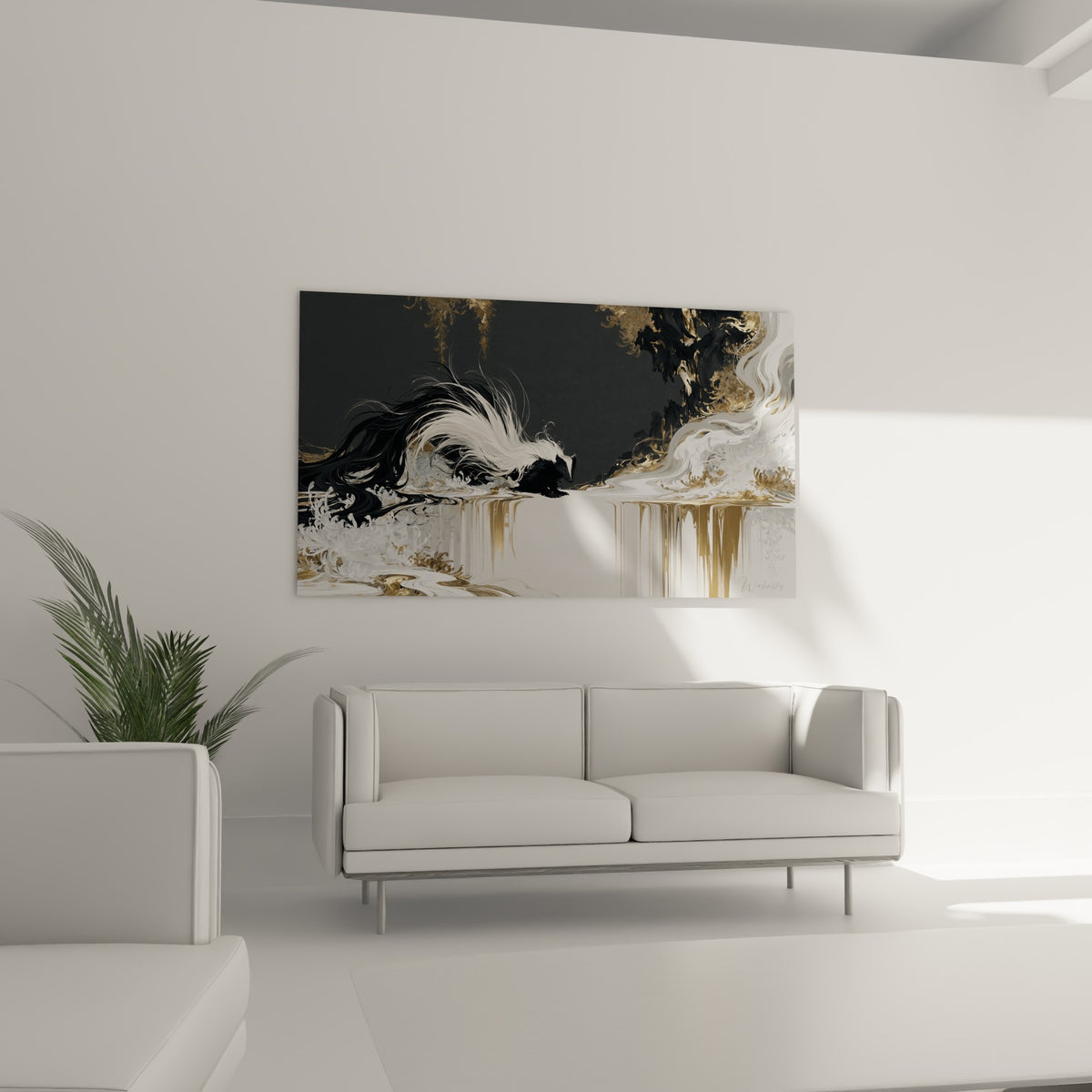Silhouette animale anthracite et or accrochée au-dessus d'un canapé dans un salon lumineux