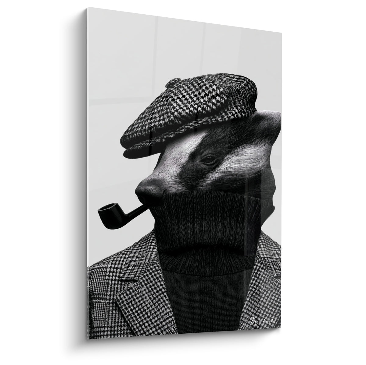 Blaireau vêtu d'une casquette pied-de-poule grise et noire, pipe à la bouche, portrait en noir et blanc