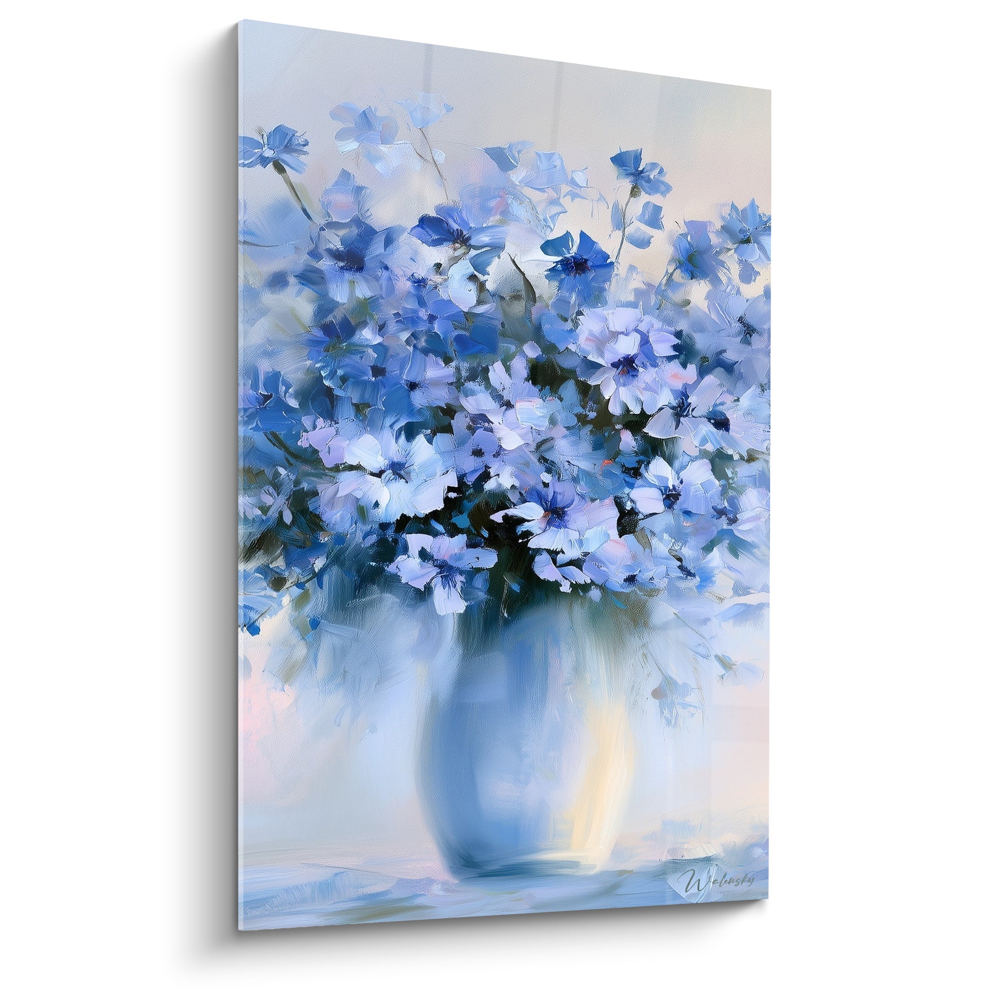 Bleuet en bouquet bleu marine et blanc nacré, peint à larges touches dans un vase clair