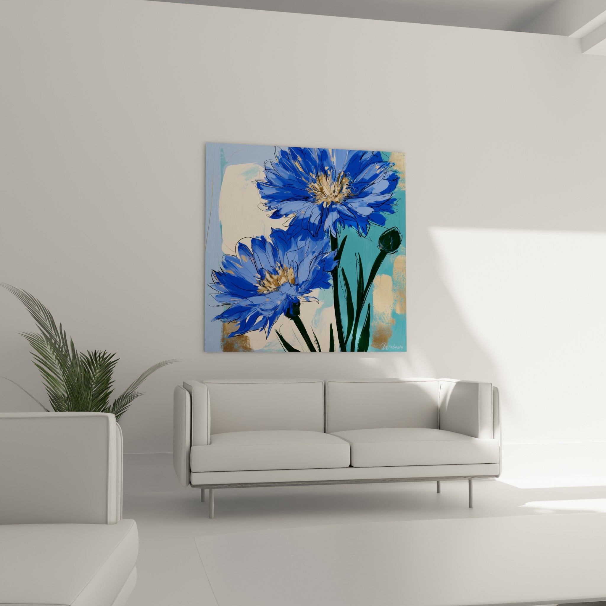 Bouquet de bleuets bleu lavande et doré disposé au-dessus d'un canapé dans un salon lumineux