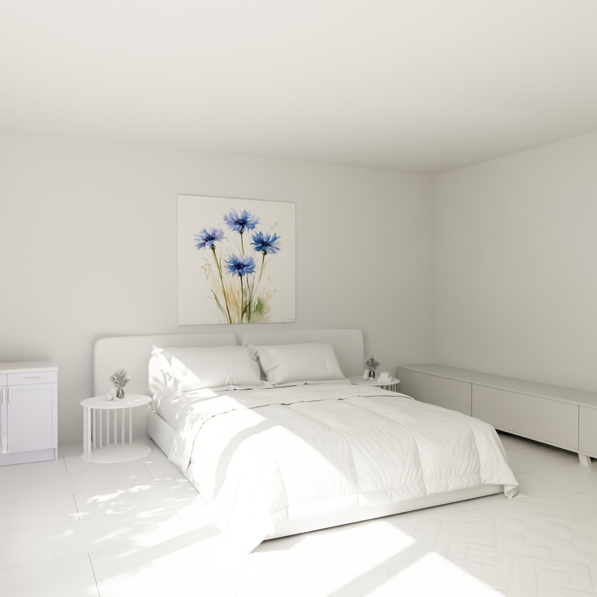 Fleurs de bleuet bleu marine et tiges vert olive, accrochées au-dessus d'un lit dans une chambre claire