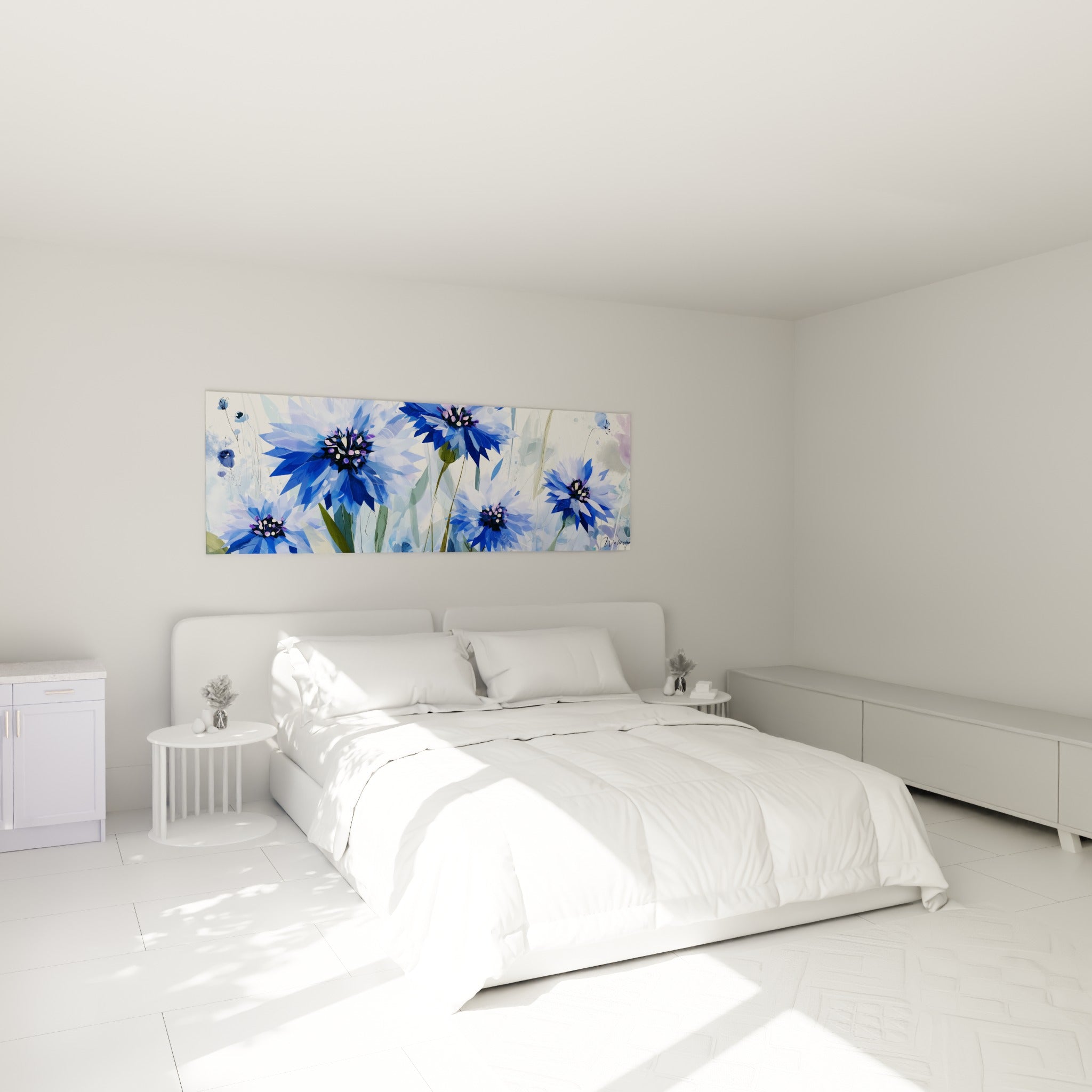 Fleurs de bleuet bleu ciel et blanc au style graphique, au-dessus d'un lit dans une chambre claire