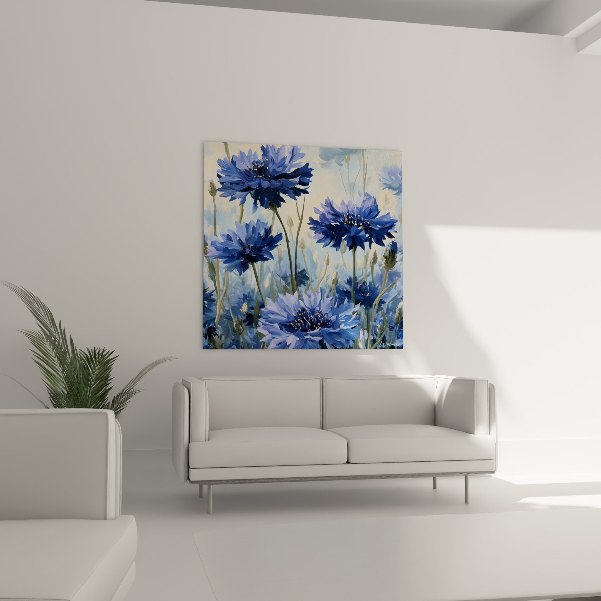 Corolles de bleuet lavande et doré accrochées au-dessus d'un canapé dans un salon lumineux