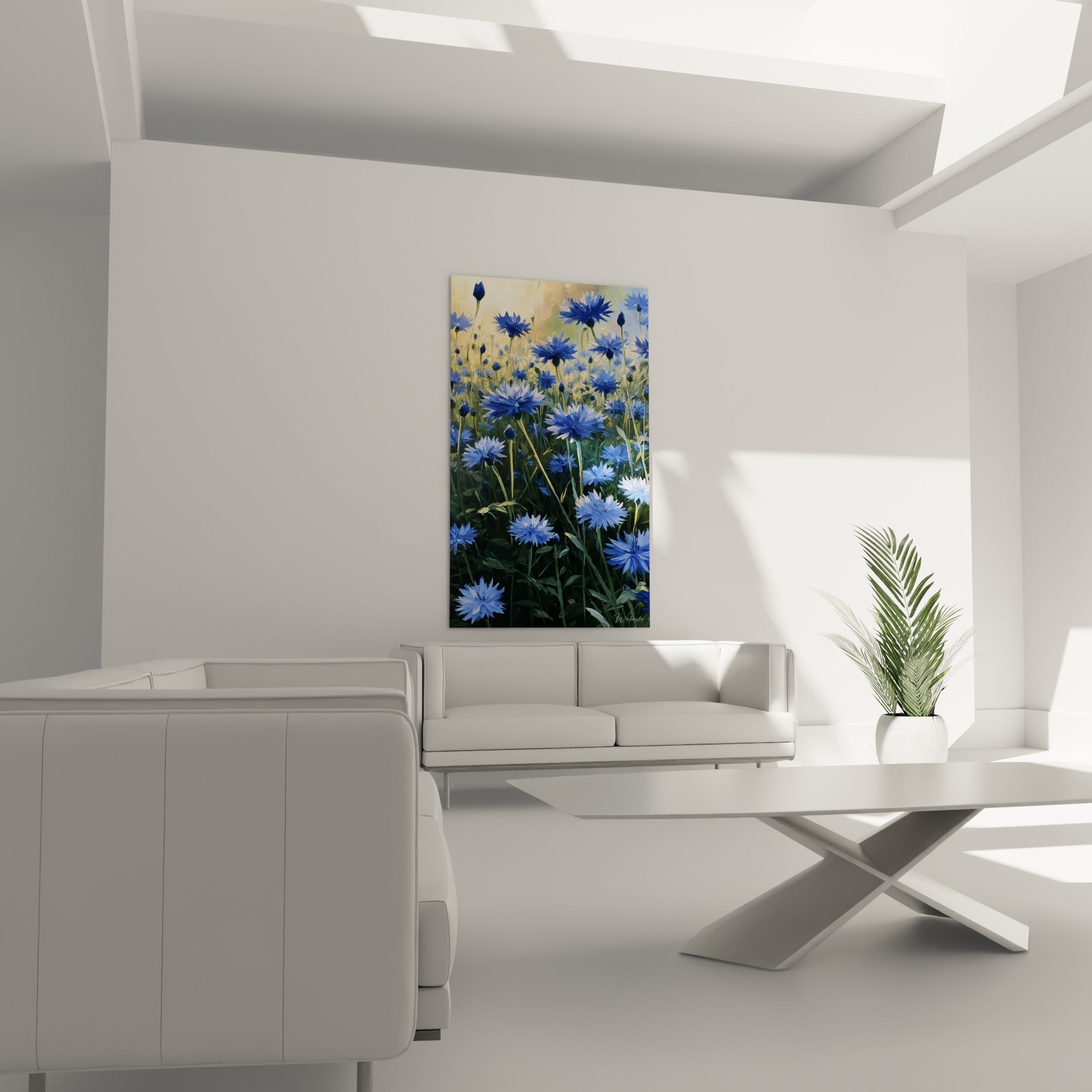 Champ de bleuets bleu lavande et jaune doré à la lumière matinale, au-dessus d'un canapé dans un salon lumineux