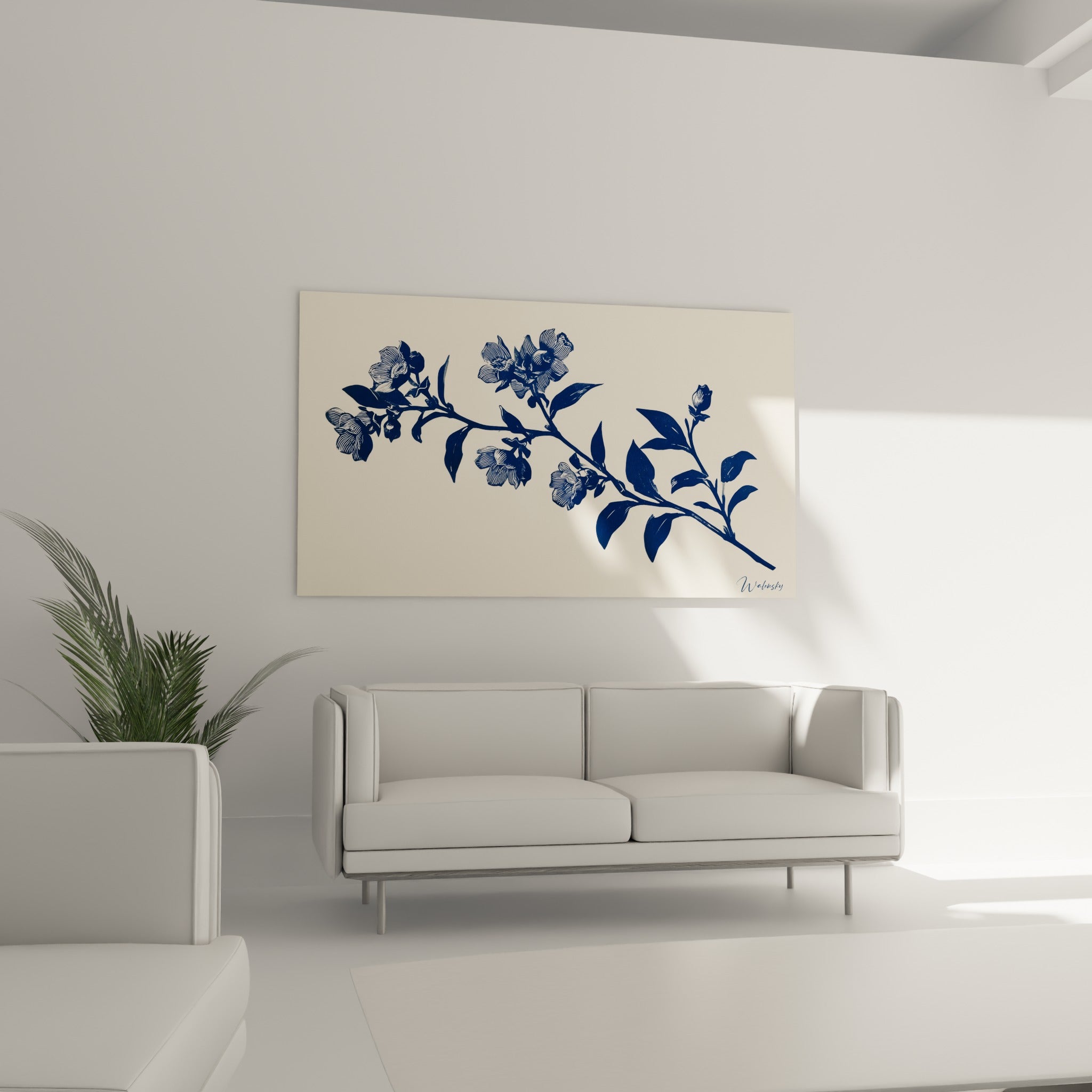 Composition botanique bleu nuit du Bleuet, au-dessus d'un canapé dans un salon lumineux