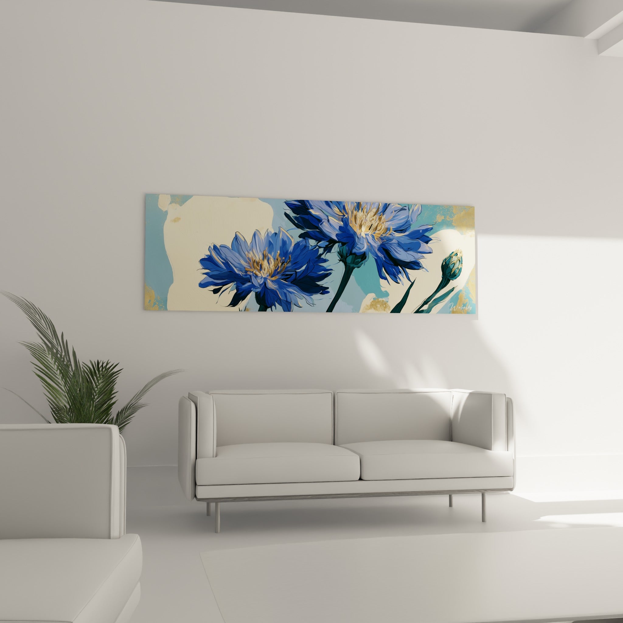 Pétales de bleuet bleu marine et cœurs dorés accrochés au-dessus d'un canapé dans un salon lumineux
