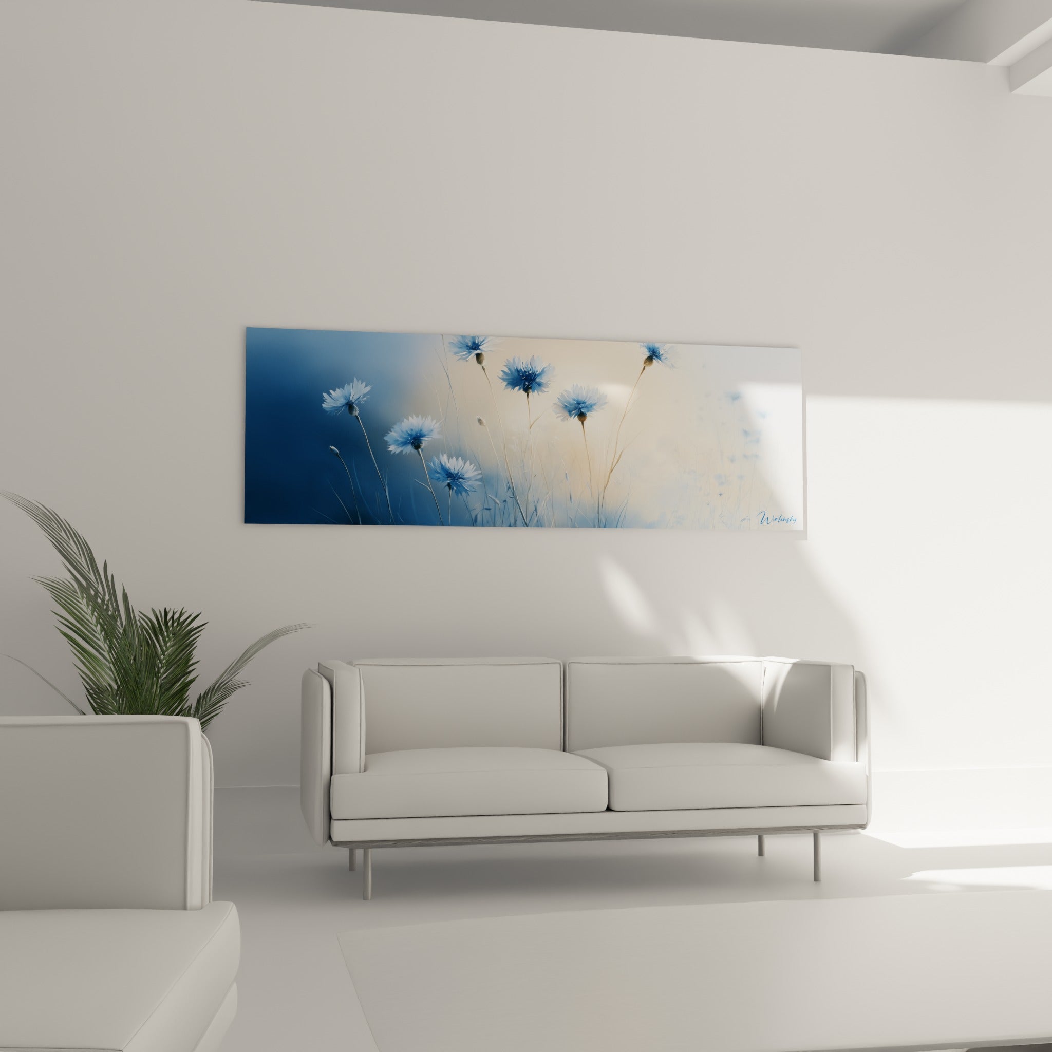 Fleurs de bleuet bleu ciel et ocre au-dessus d'un canapé dans un salon lumineux