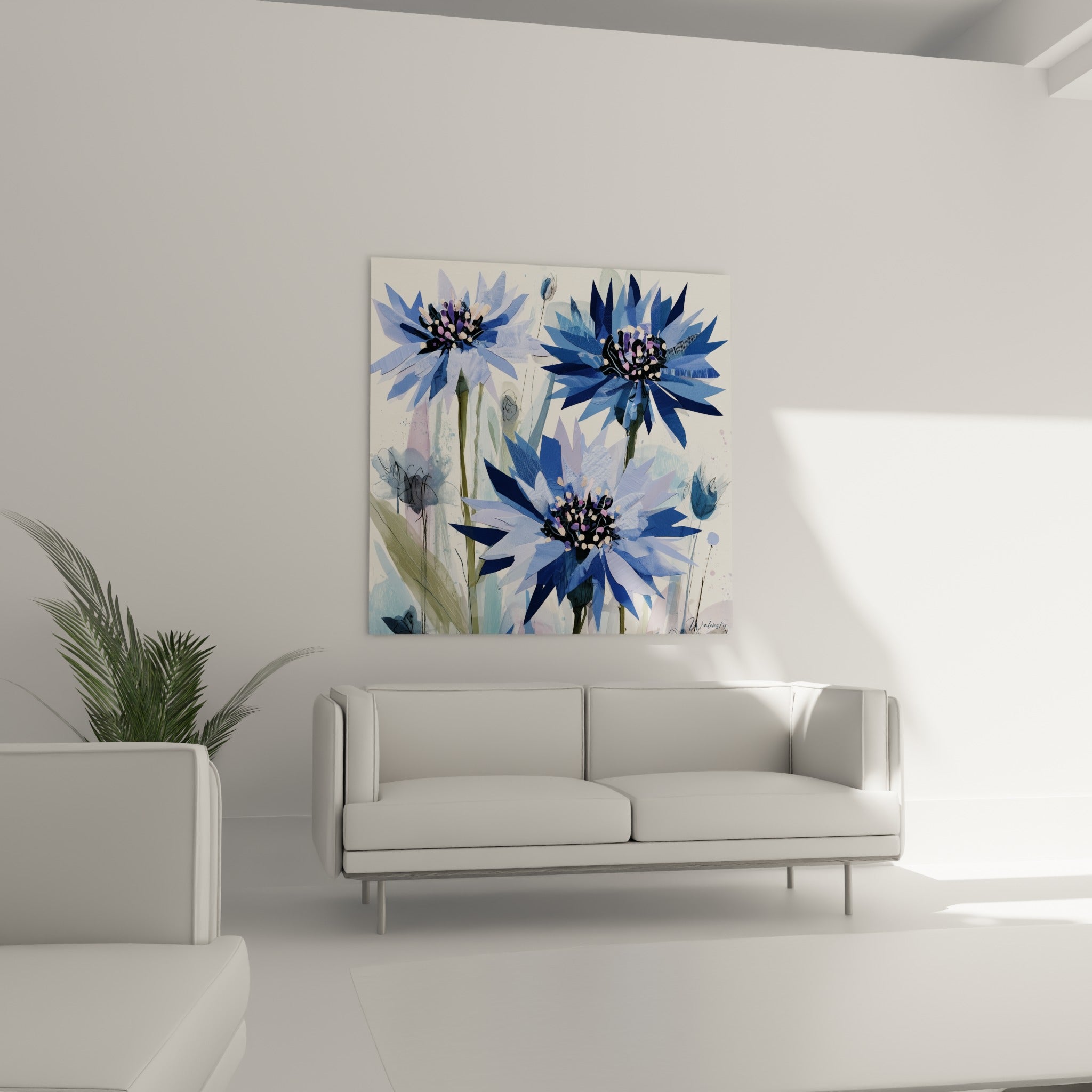Bouquet de bleuets bleu marine et crème disposé au-dessus d'un canapé dans un salon lumineux