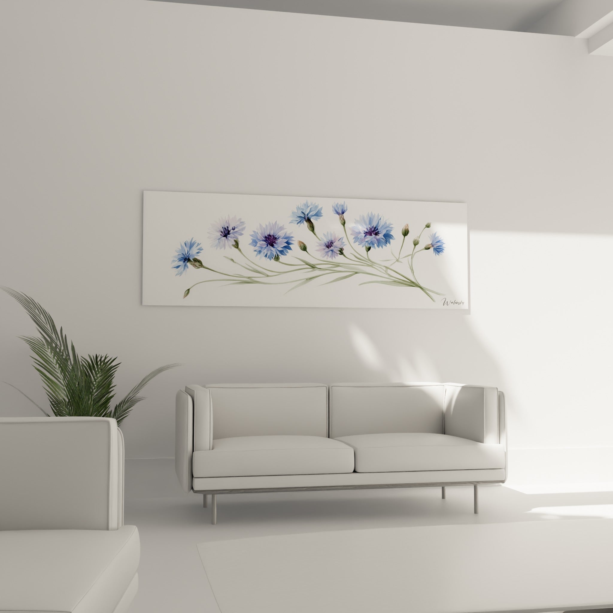 Fleurs de bleuet bleu et vert sauge suspendues au-dessus d'un canapé dans un salon lumineux