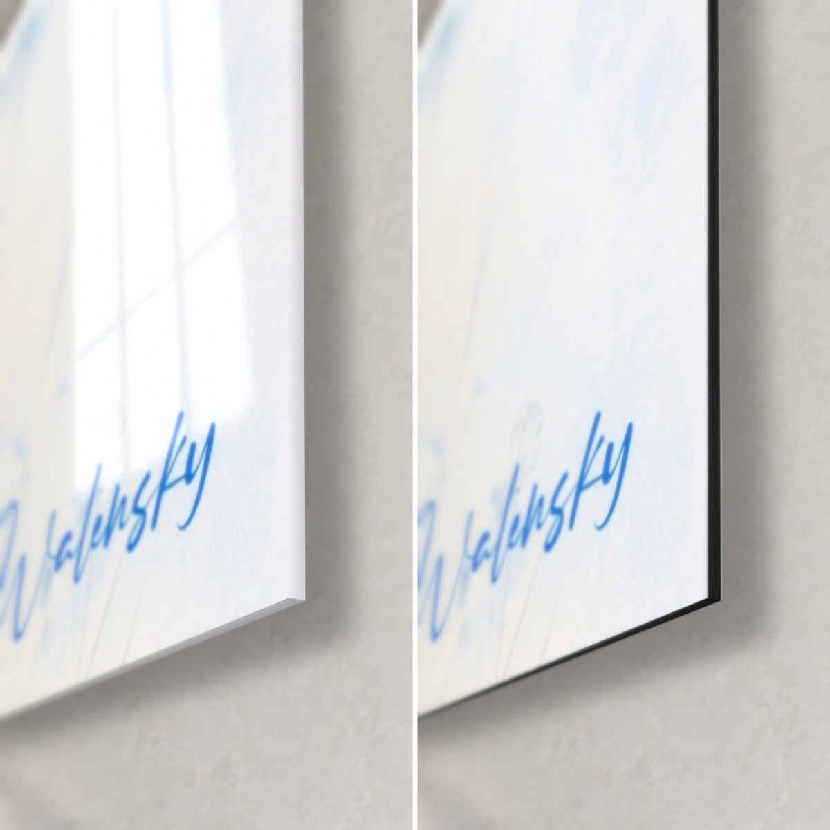 Quadro fiori di fiordaliso blu cobalto, angolo in basso a destra: vetro acrilico lucido a sinistra, alluminio Dibond nero opaco a destra, bordo di 3 mm