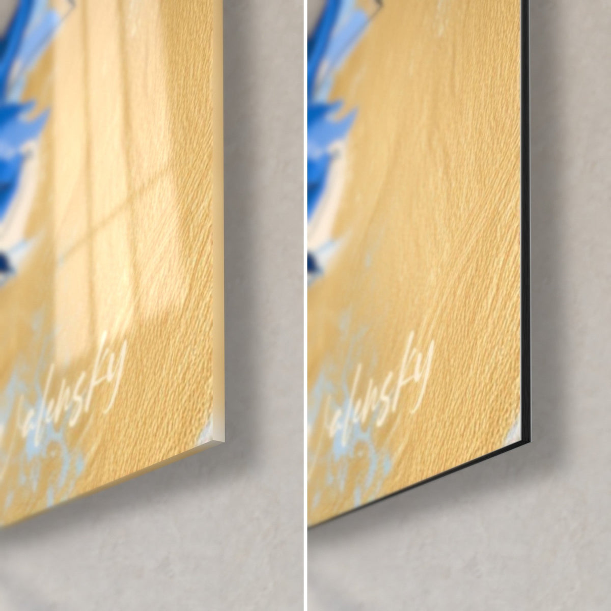 Tableau bleuets en acrylique, coin bas droit : verre brillant et reflets à gauche, Dibond noir mat à droite, tranche de 3 mm