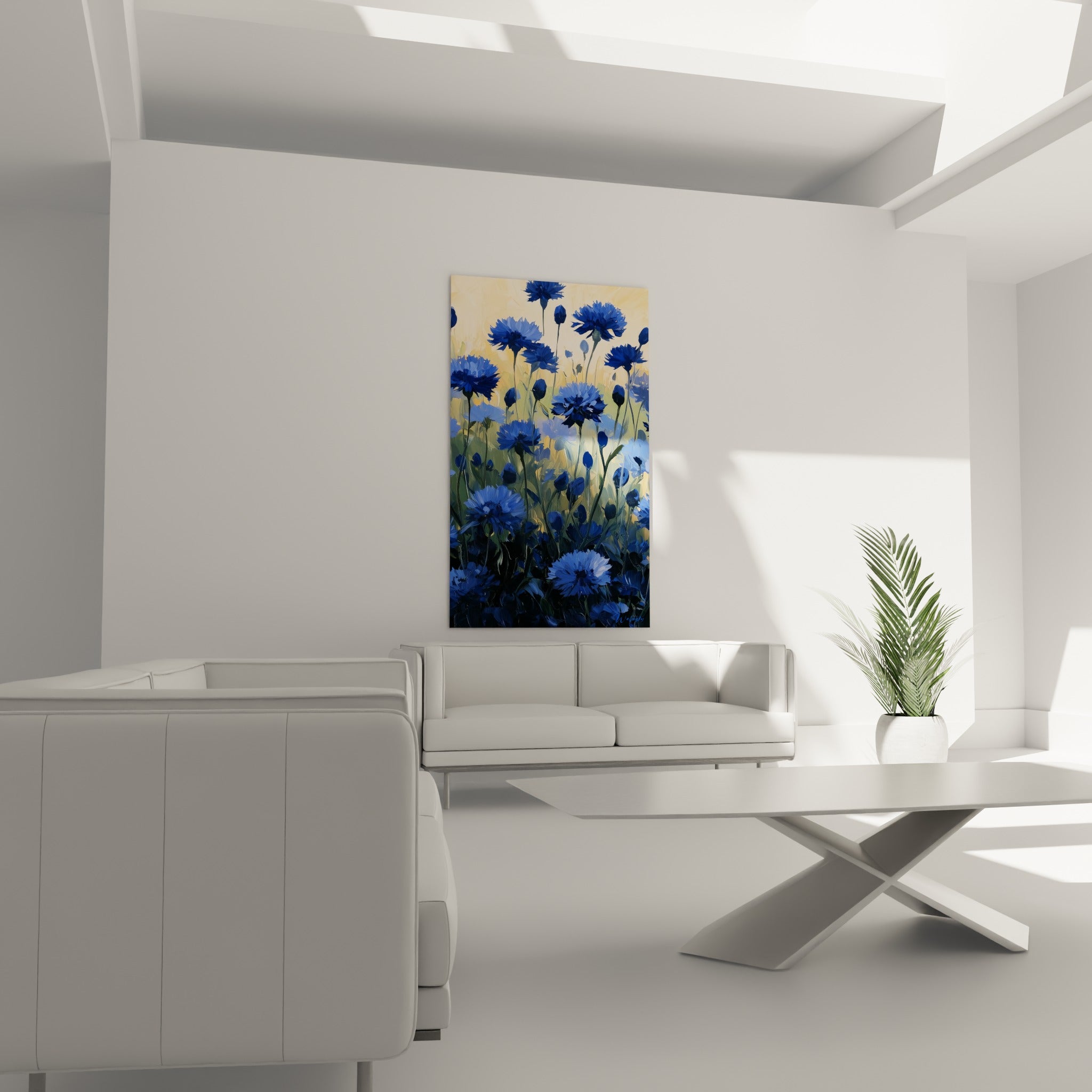 Champ de bleuets bleu marine et vert olive, tableau au-dessus d'un canapé dans un salon lumineux