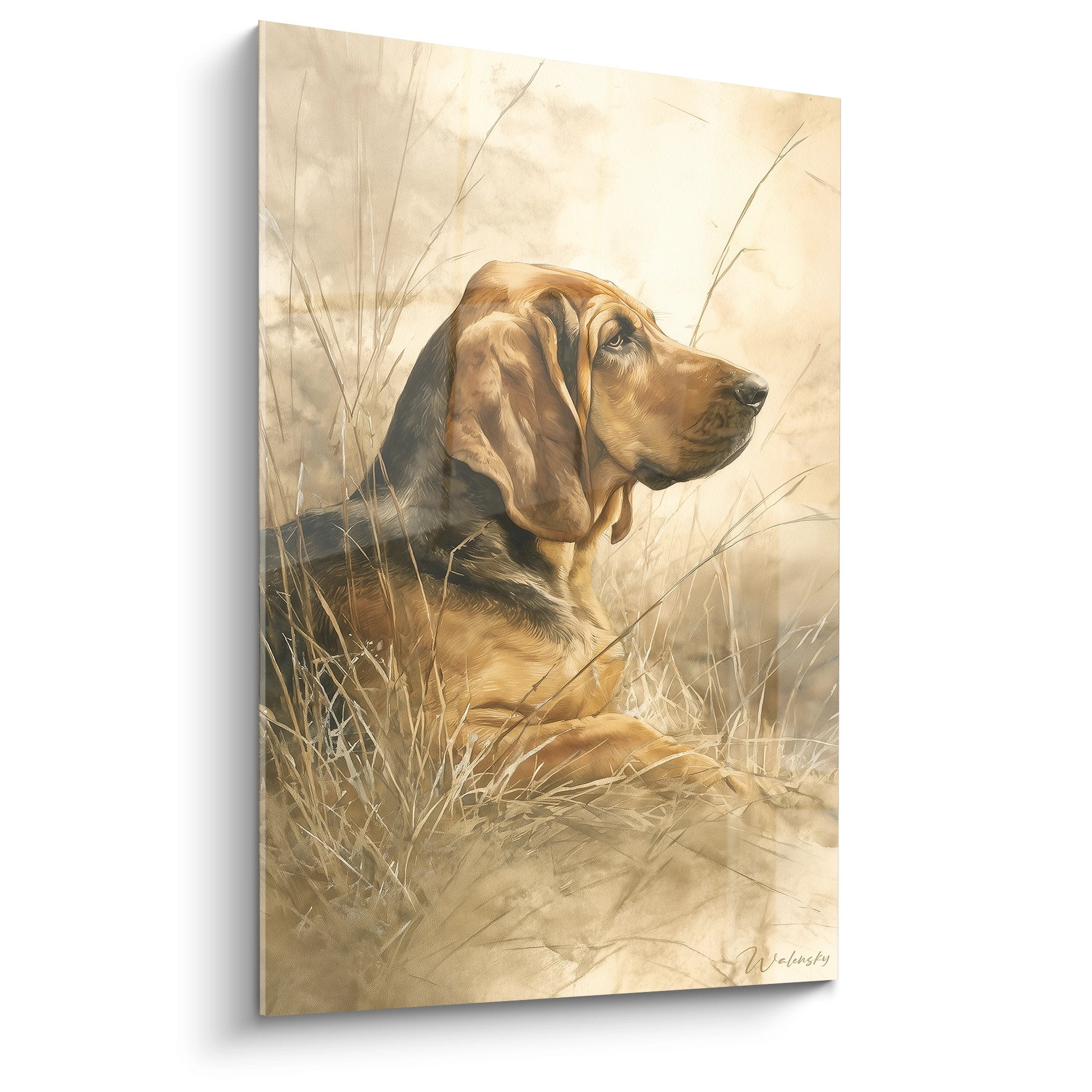 Portrait artistique d'un Bloodhound aux tons dorés assis dans les hautes herbes, regard noble et mélancolique
