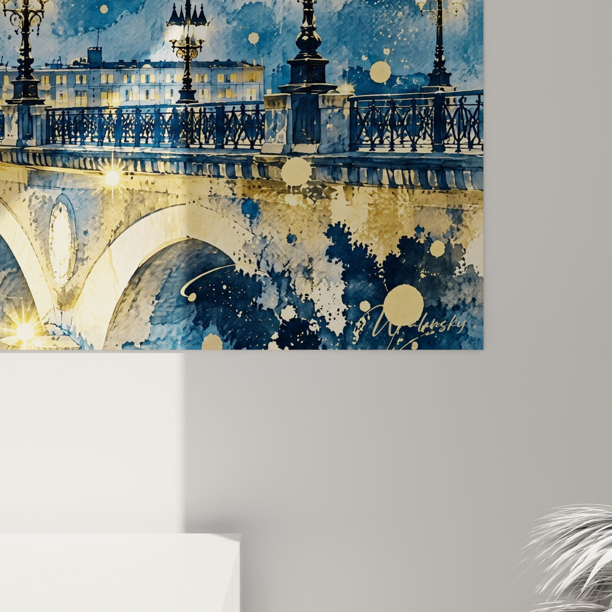 Coulures d'aquarelle bleu anthracite et éclats dorés visibles sur la texture du pont peint